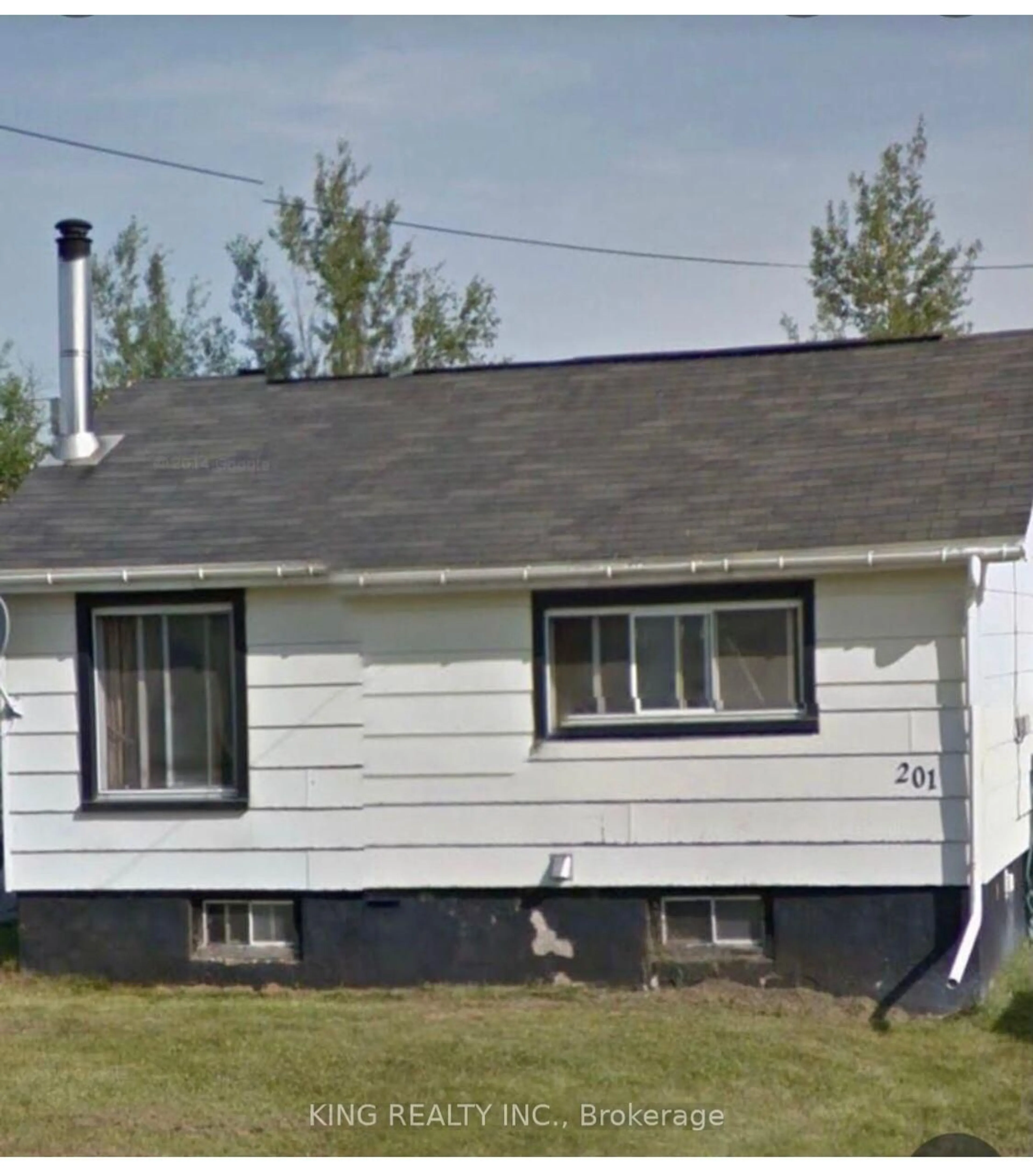 Home with vinyl exterior material, building for 201 Third Ave, Hornepayne Ontario P0M 1Z0