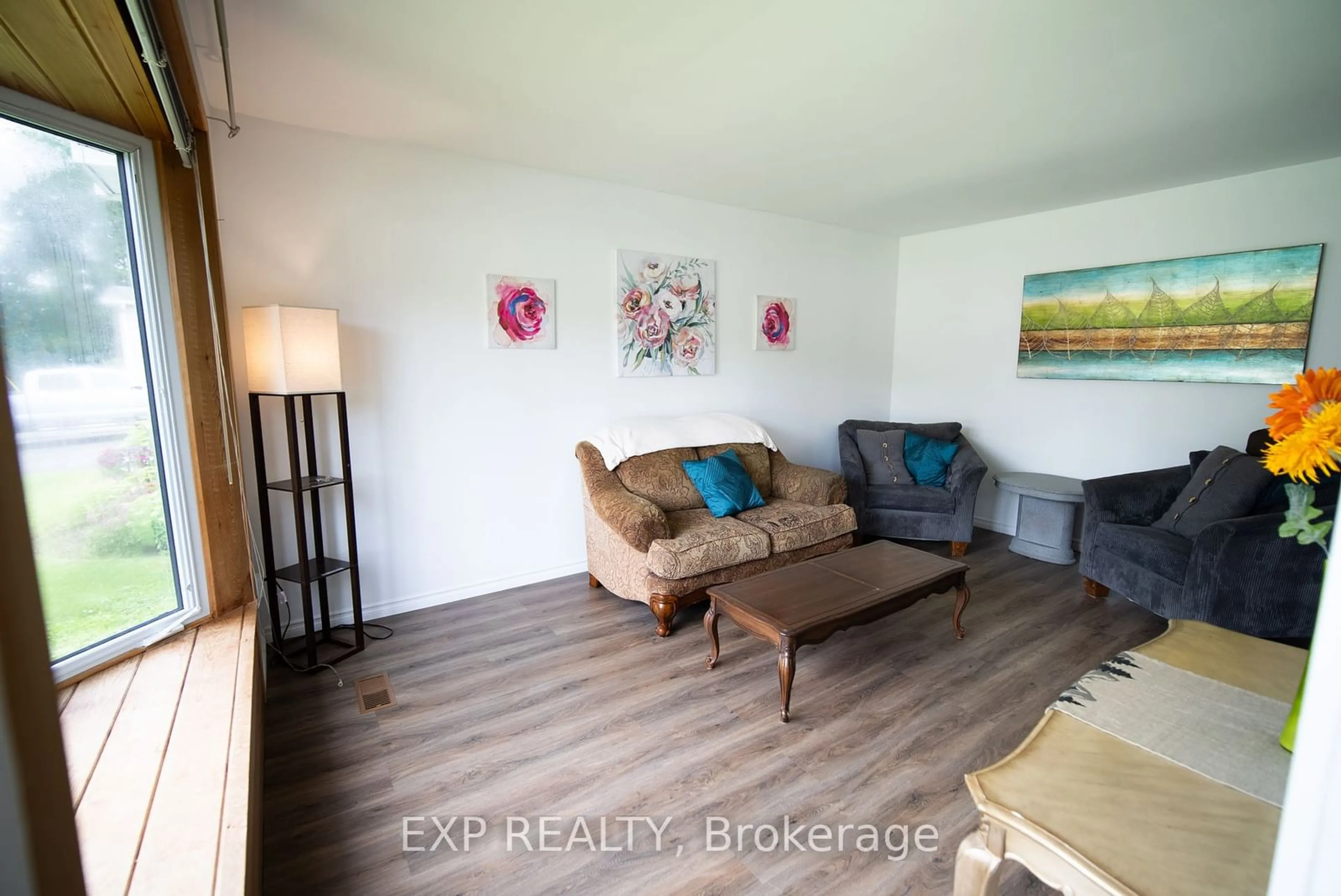 Living room for 31 Spruce Dr, Temagami Ontario P0H 2H0