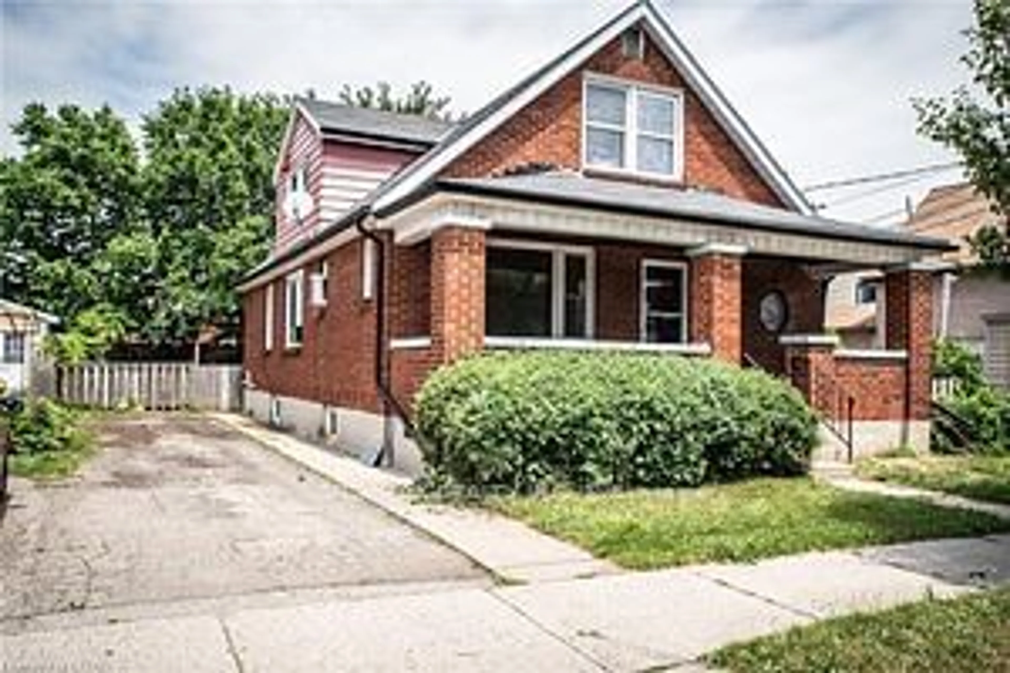 Home with brick exterior material for 908 Trafalgar St, London Ontario N5Z 1G2