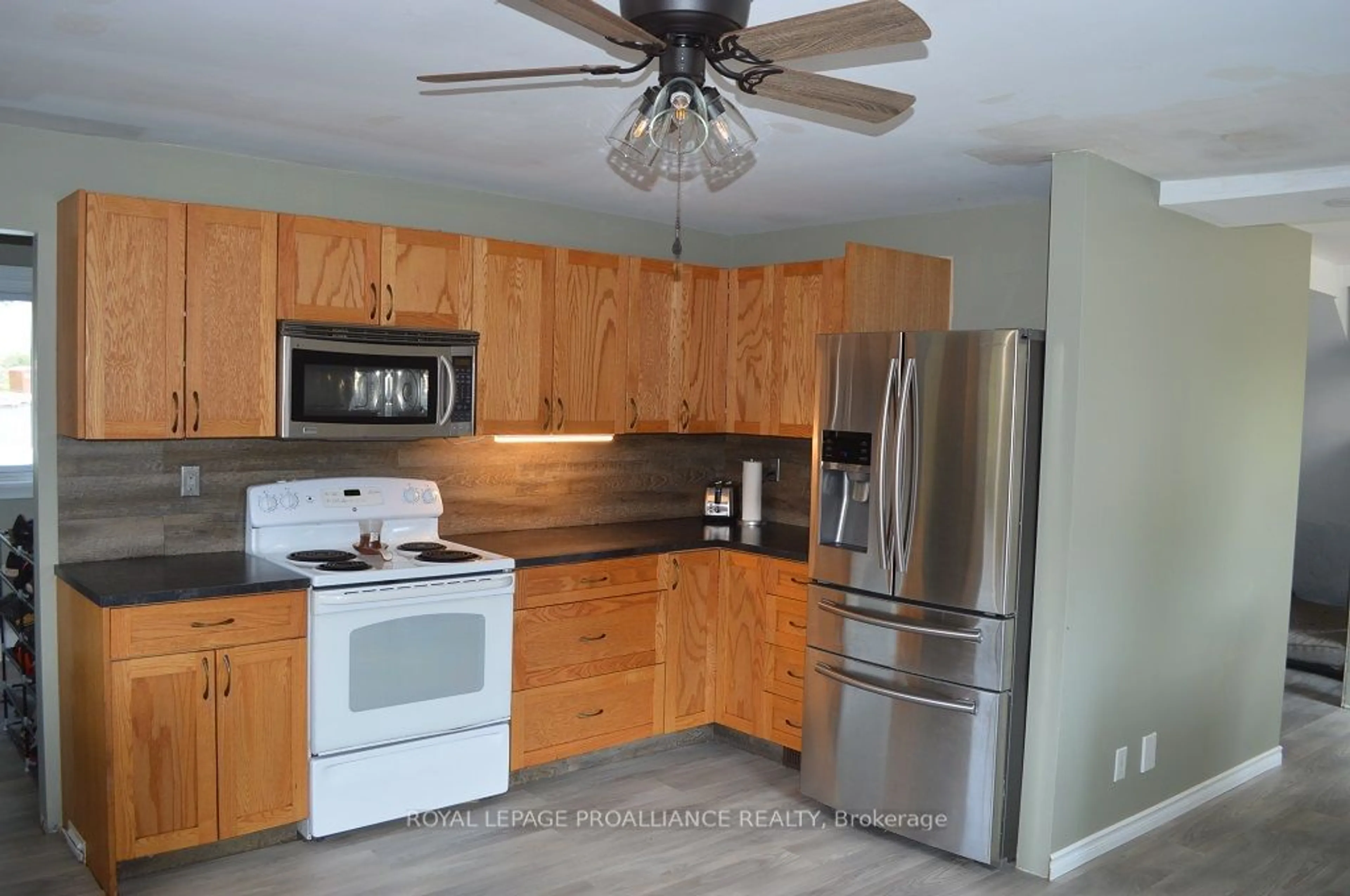 Standard kitchen for 226 Mill St, Stirling-Rawdon Ontario K0K 3E0