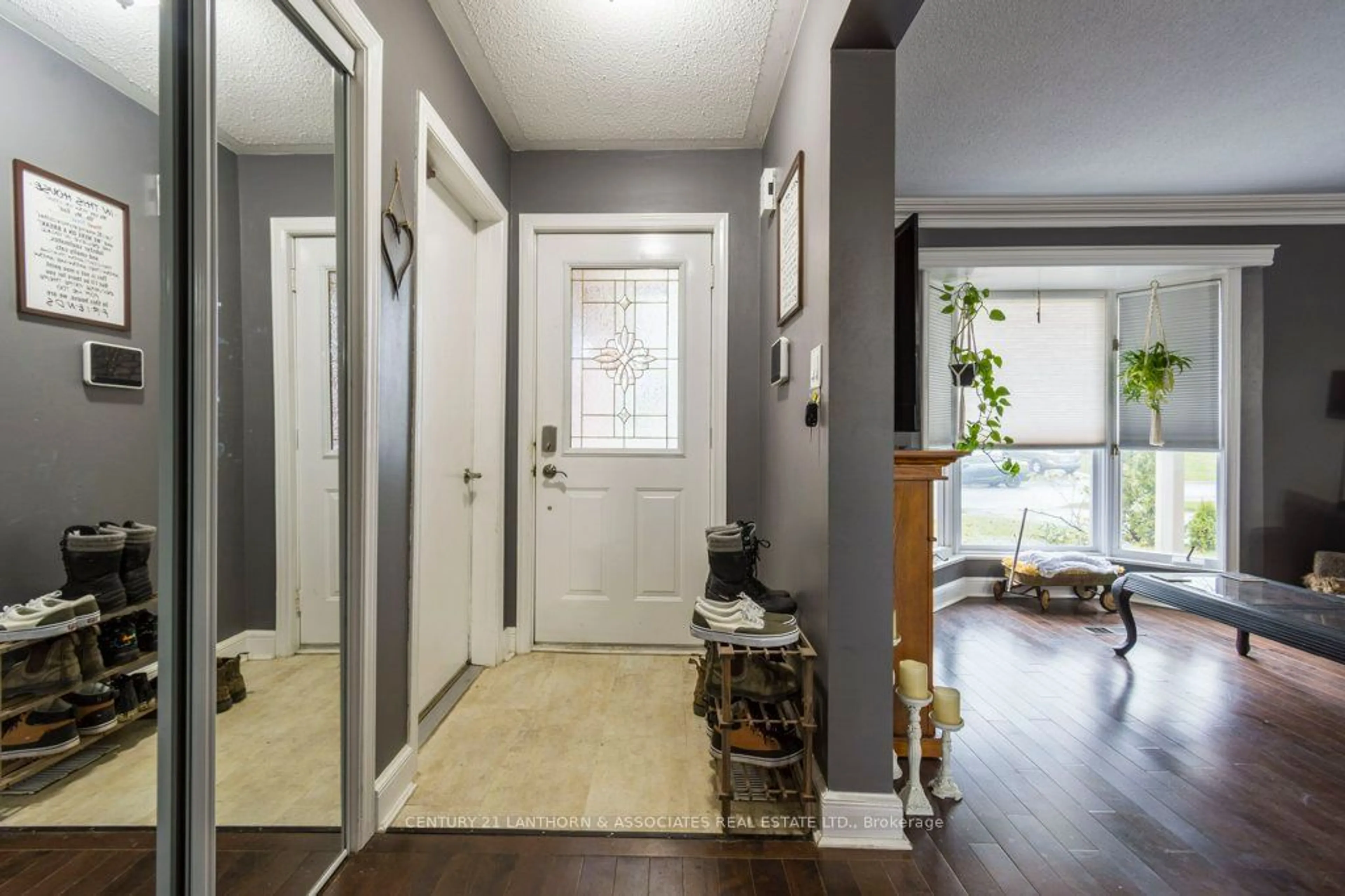 Indoor entryway, wood floors for 19 Bogart Cres, Belleville Ontario K8P 5E9