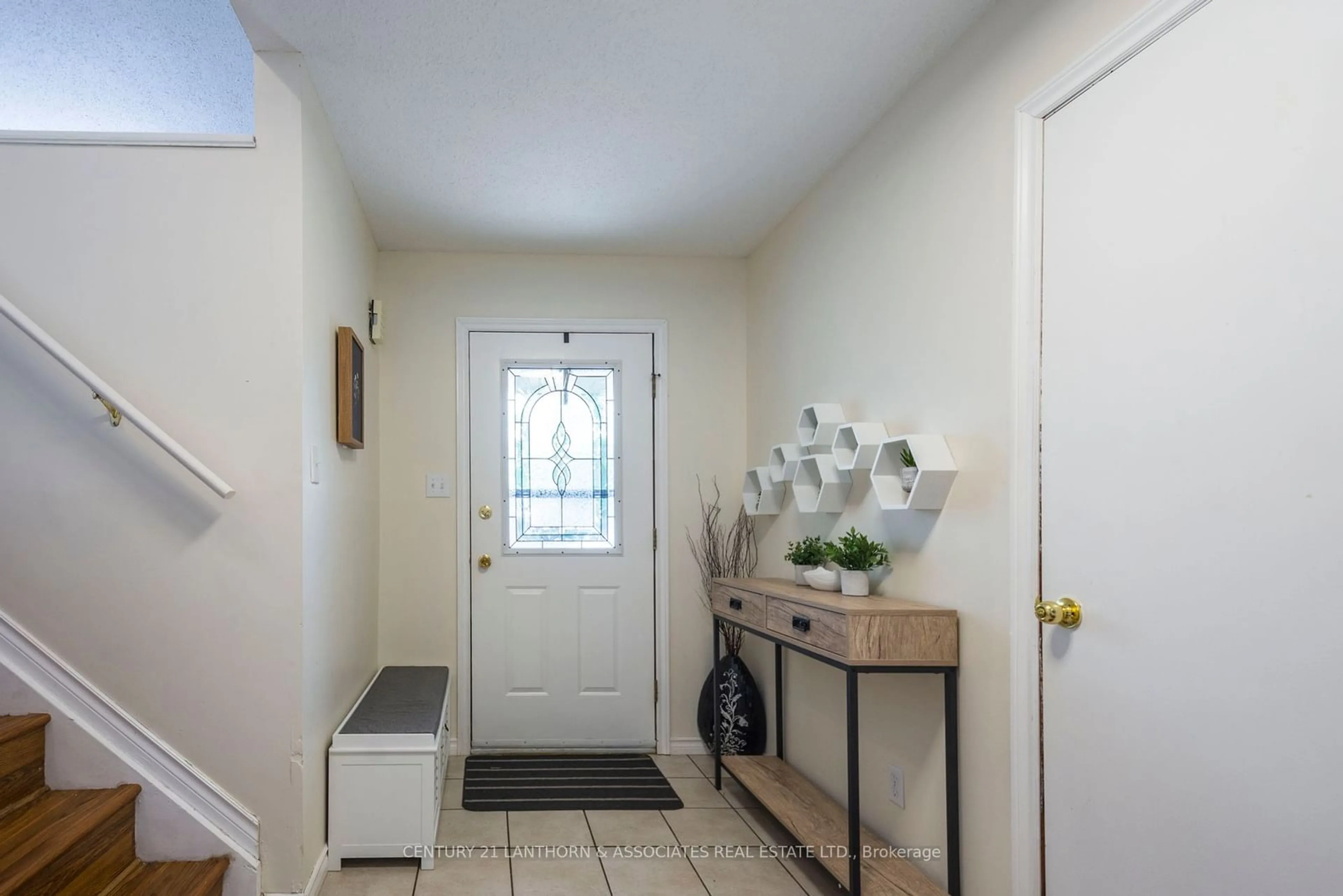 Indoor entryway for 42 Van Alstine Dr, Quinte West Ontario K8V 6K8