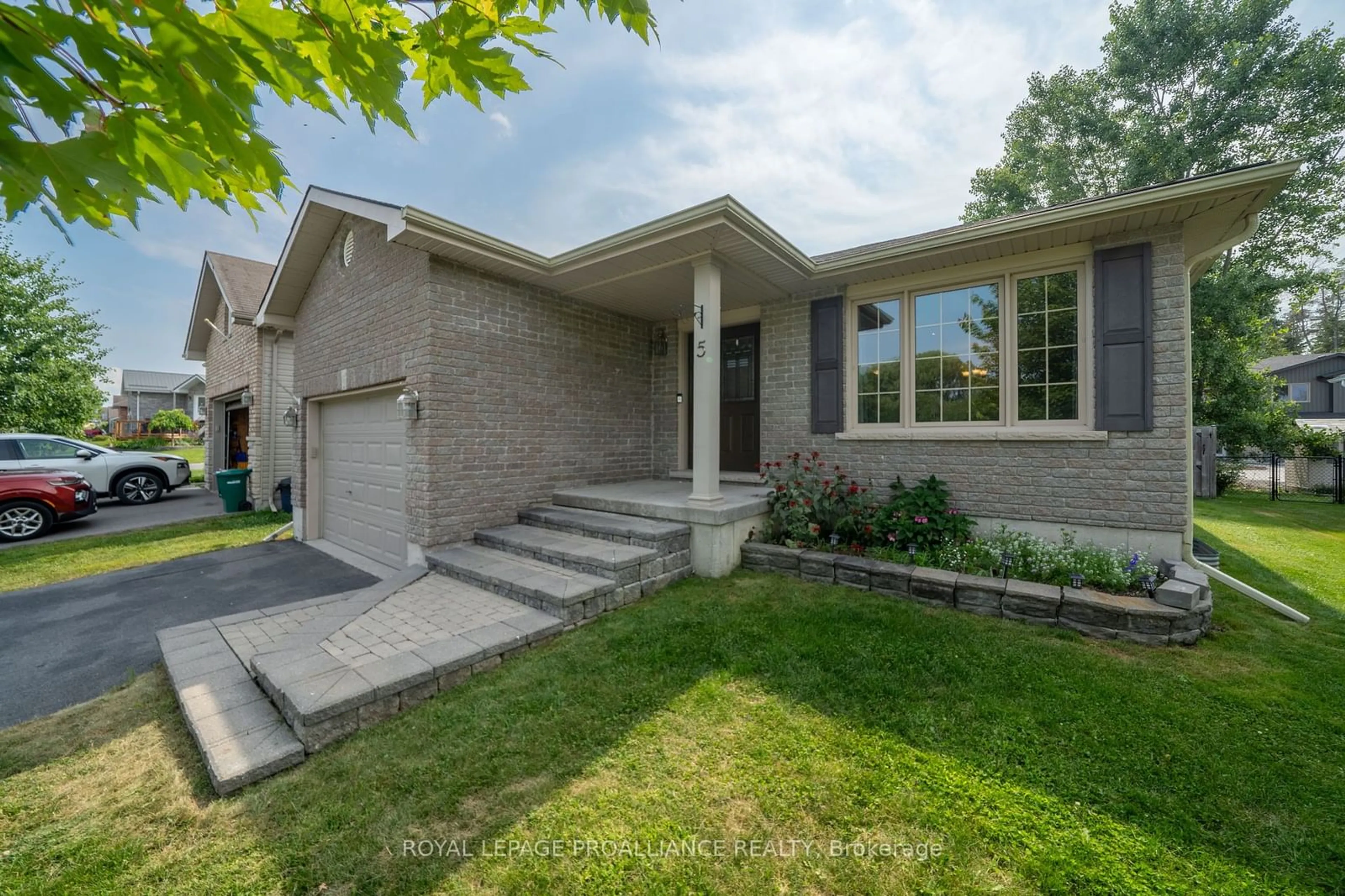 Frontside or backside of a home for 5 Kyle Crt, Quinte West Ontario K0K 2C0