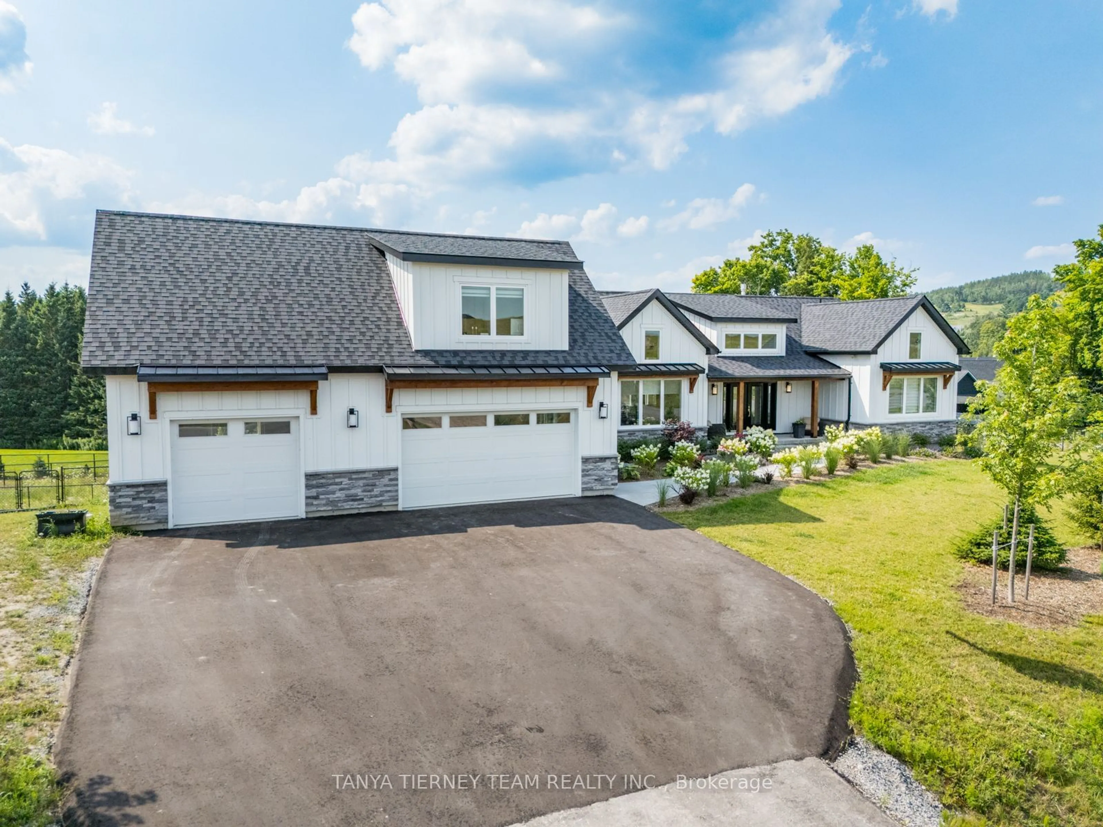Frontside or backside of a home for 15 Country Pl, Kawartha Lakes Ontario L0A 1A0