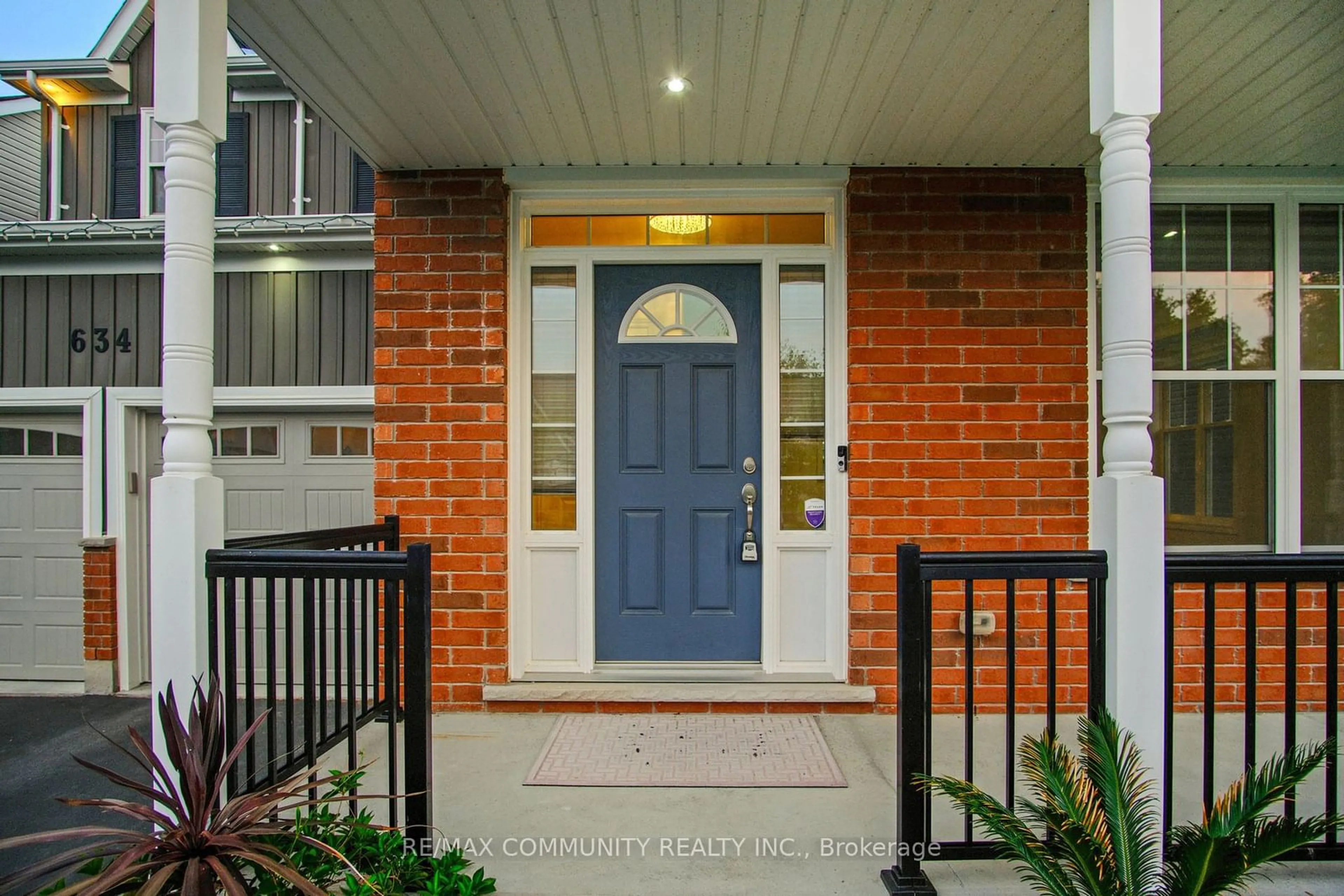 Indoor entryway for 634 Grange Way, Peterborough Ontario K9H 7M1