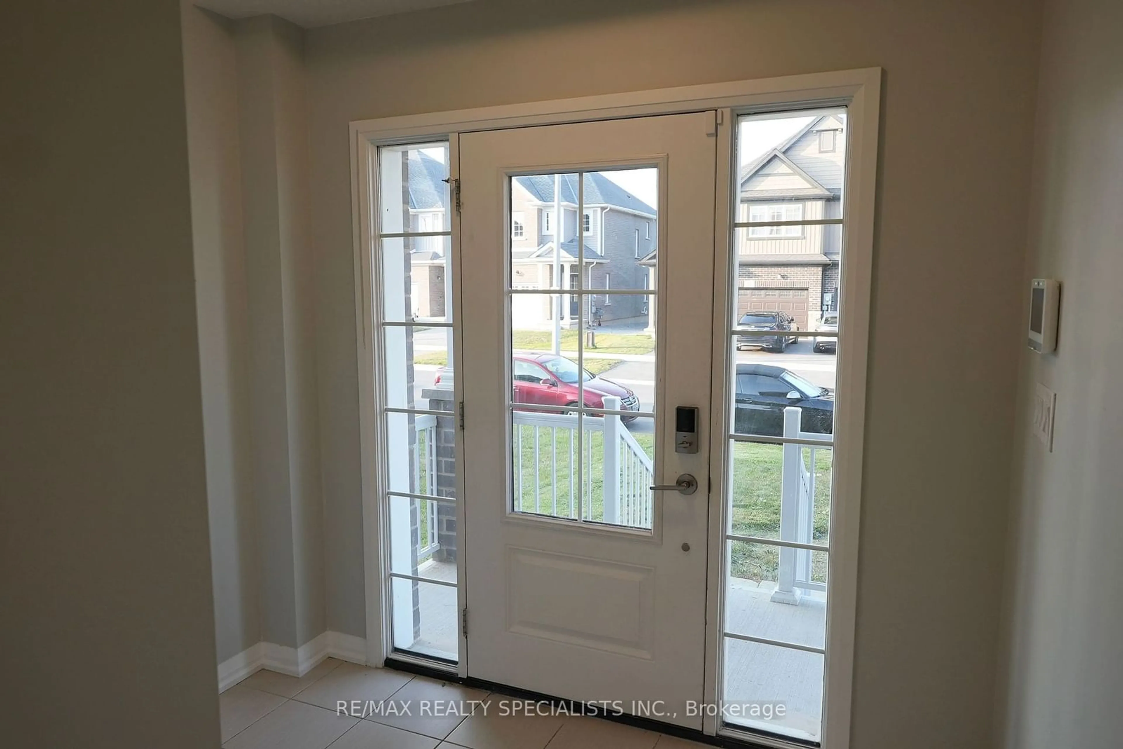 Indoor entryway for 22 Bur Oak Dr, Thorold Ontario L2V 0L9