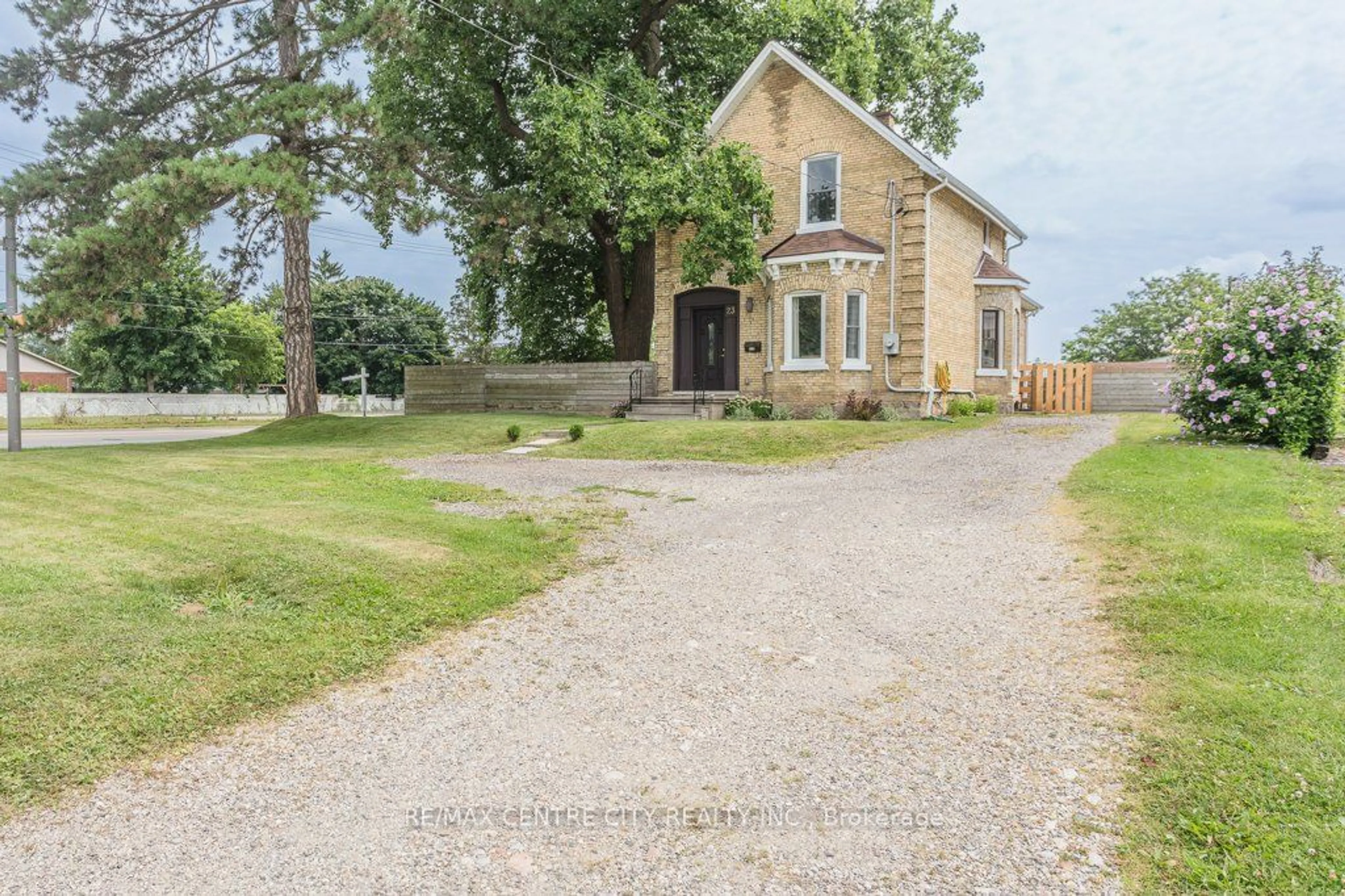 Frontside or backside of a home, cottage for 23 Fairview Ave, St. Thomas Ontario N5R 4X2