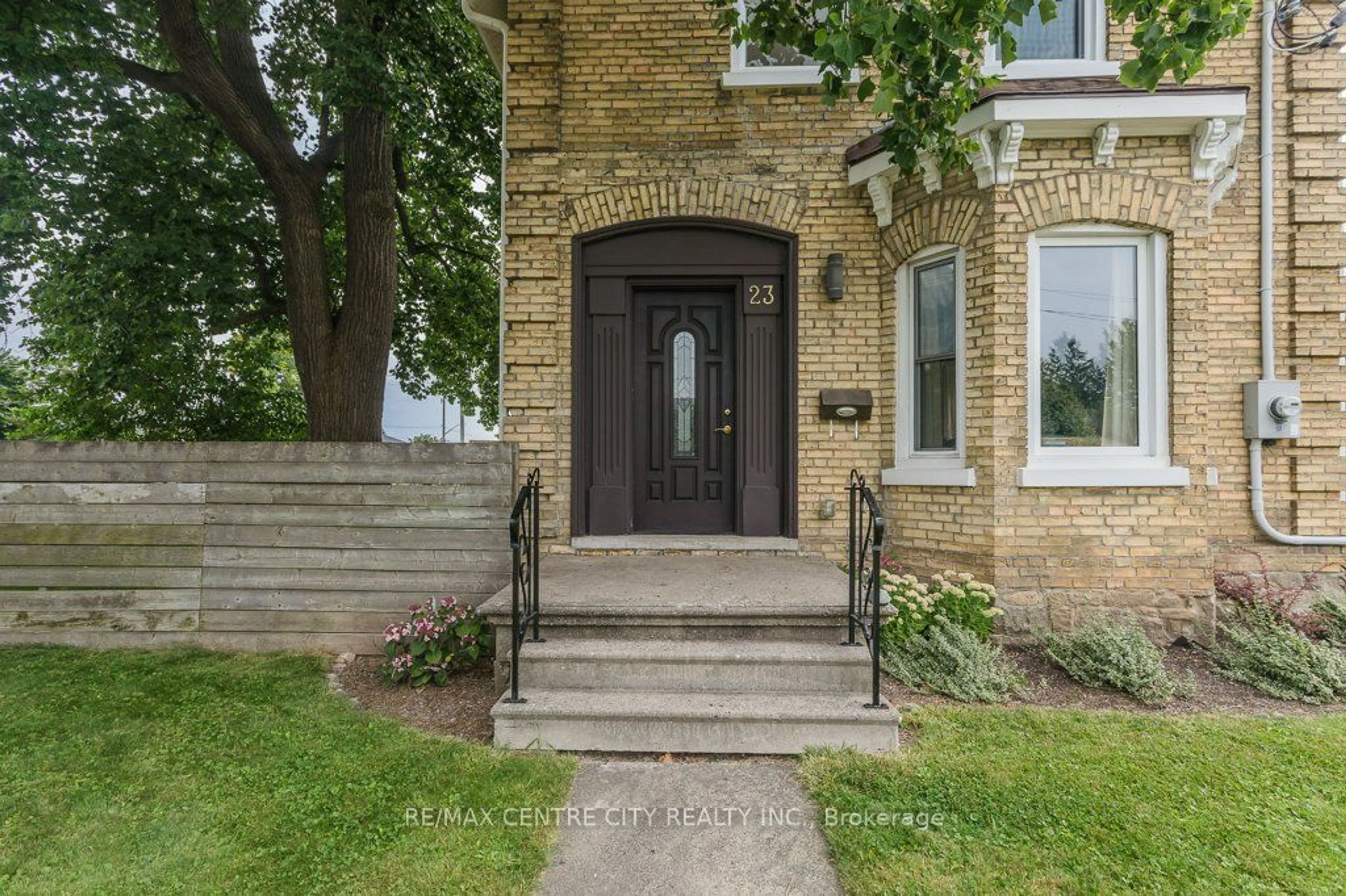 Home with brick exterior material for 23 Fairview Ave, St. Thomas Ontario N5R 4X2