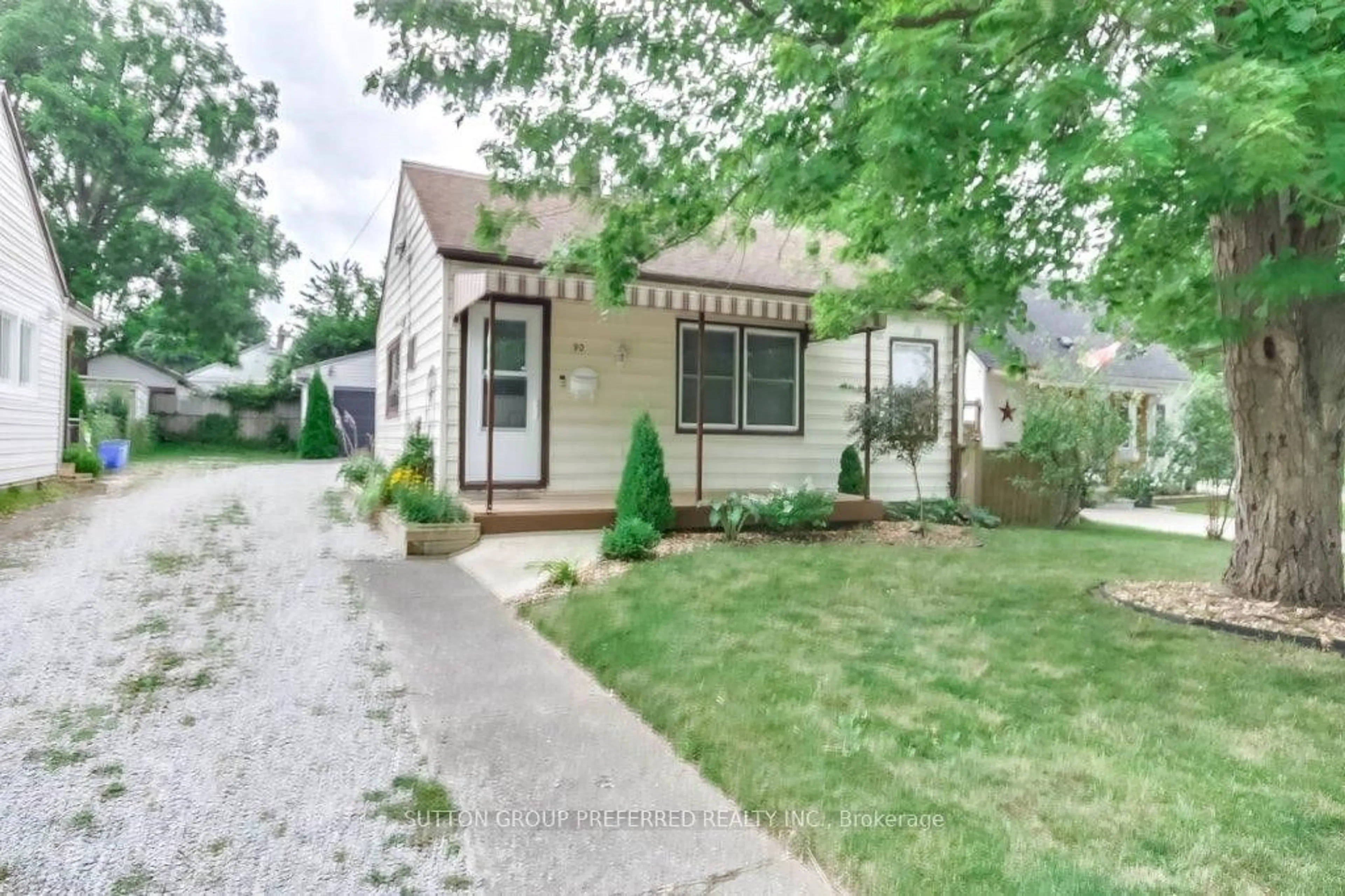 Cottage for 90 Delaware St, London Ontario N5Z 2N5