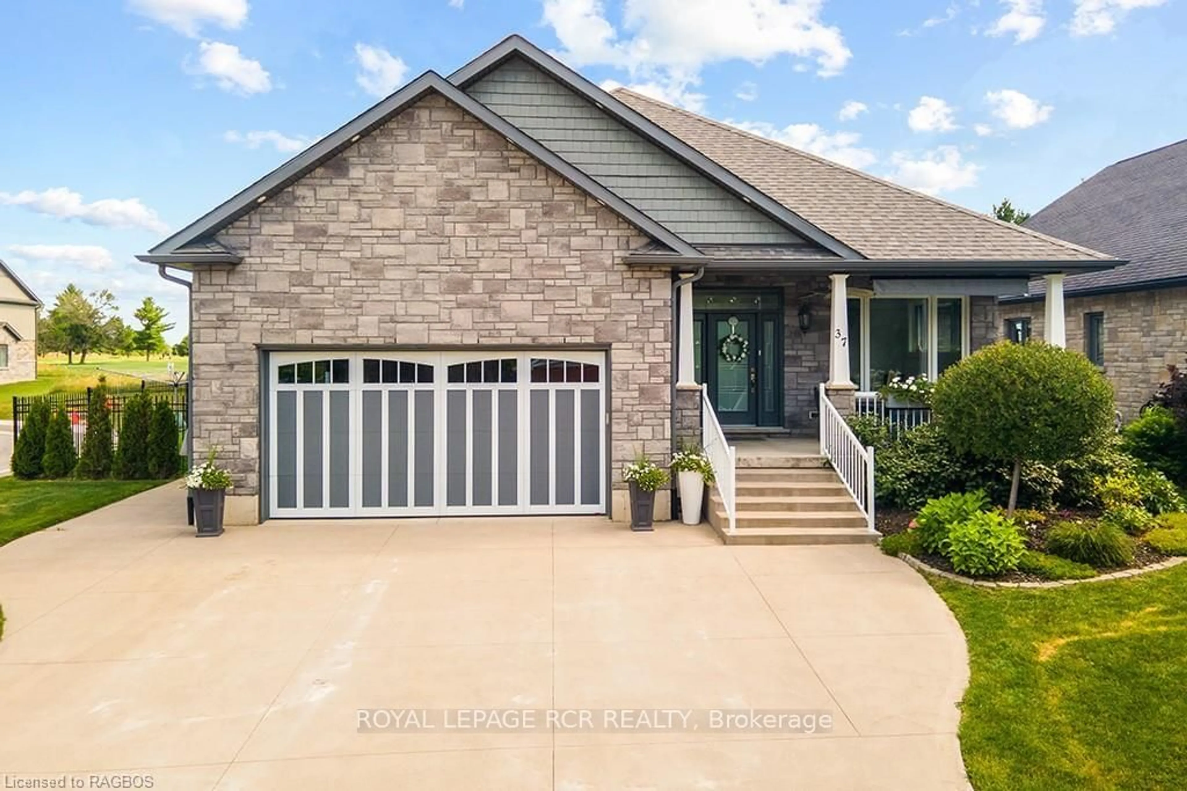 Home with brick exterior material for 37 Grayview Dr, Grey Highlands Ontario N0C 1H0
