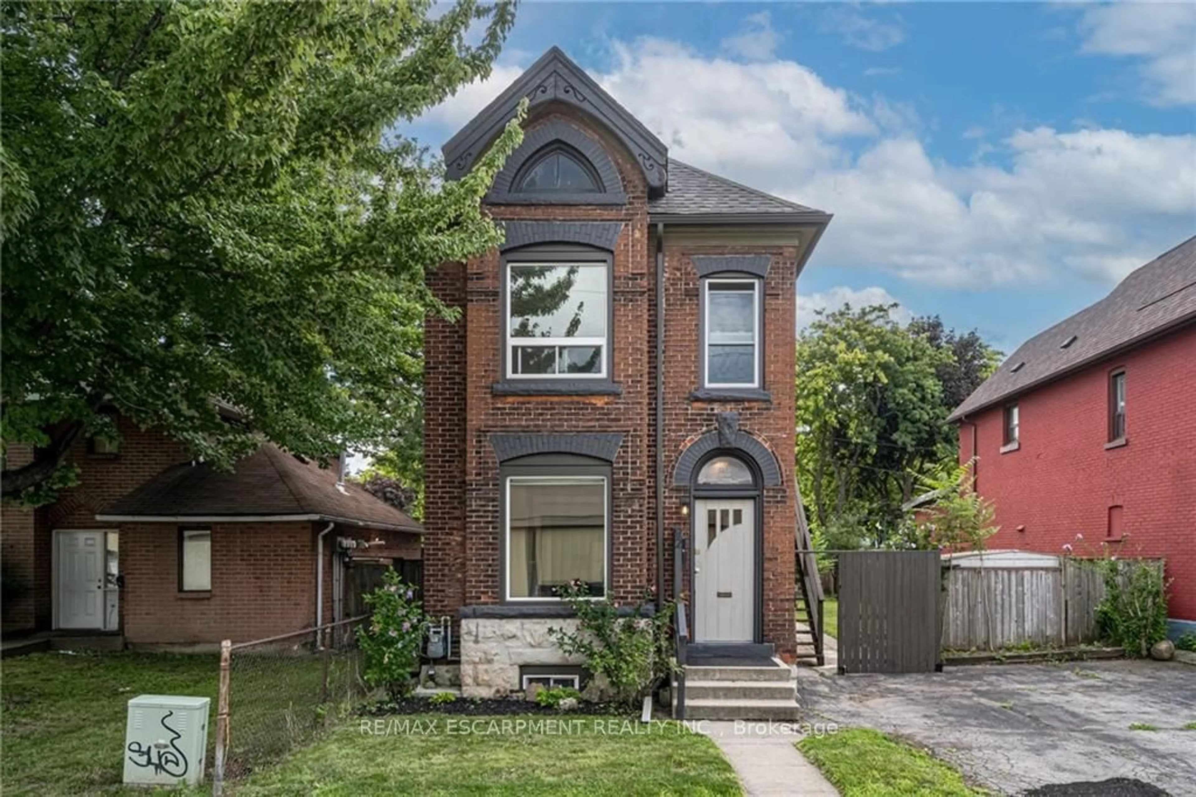 Home with brick exterior material for 92 Ashley St, Hamilton Ontario L8L 5T1
