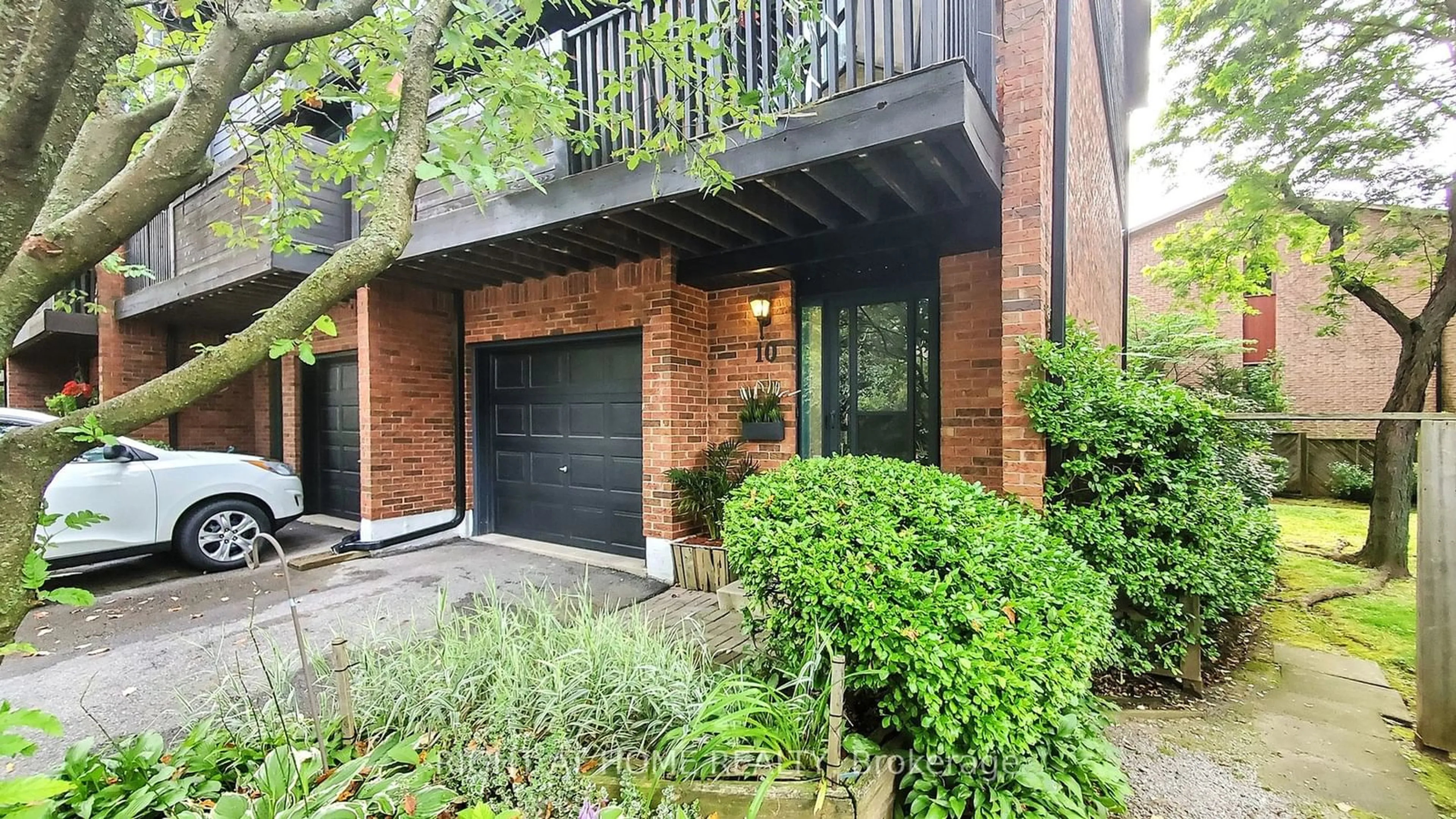 Home with brick exterior material for 1983 Main St #10, Hamilton Ontario L8S 4R3