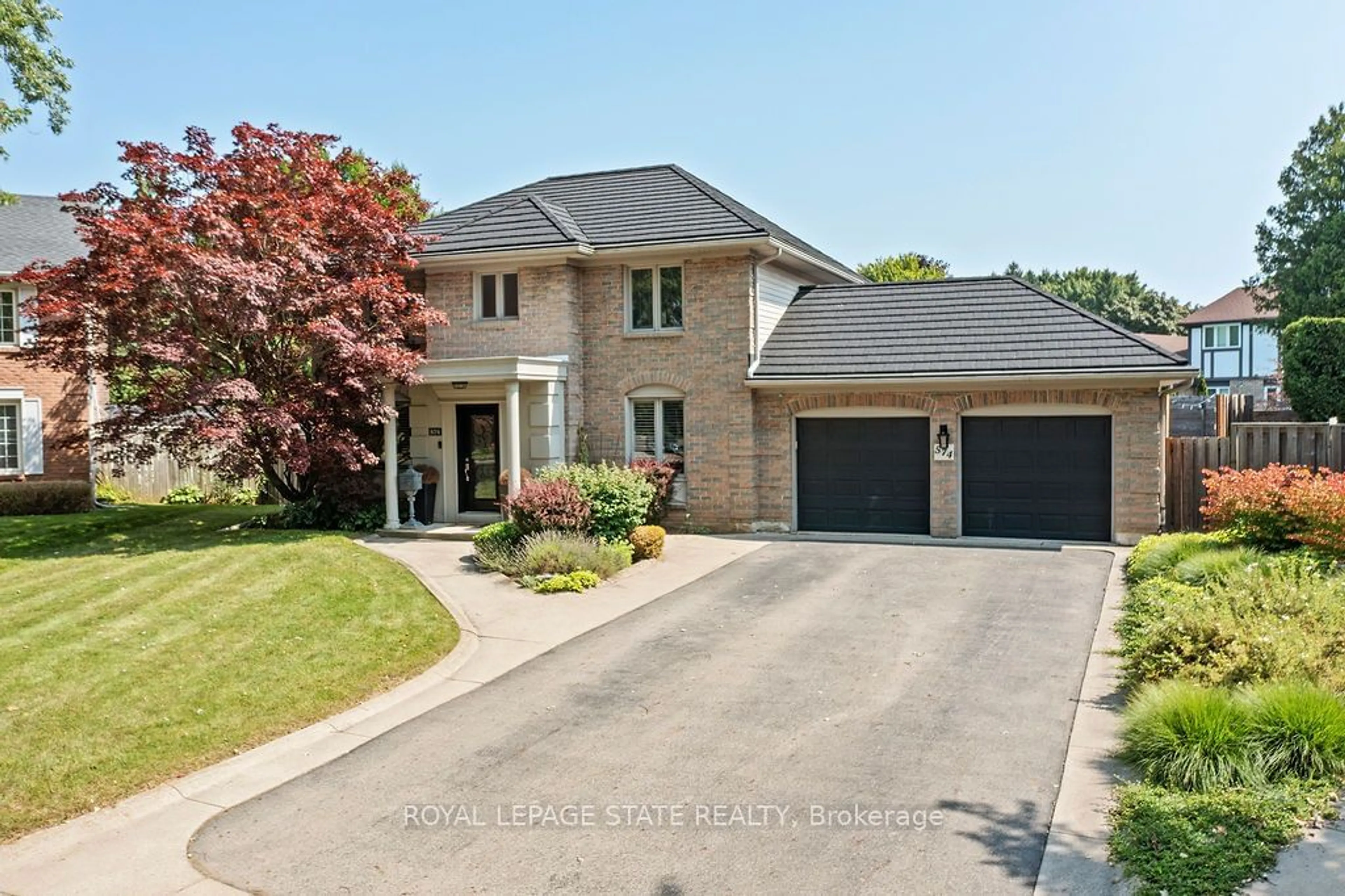 Frontside or backside of a home for 574 Tomahawk Cres, Hamilton Ontario L9G 3T5