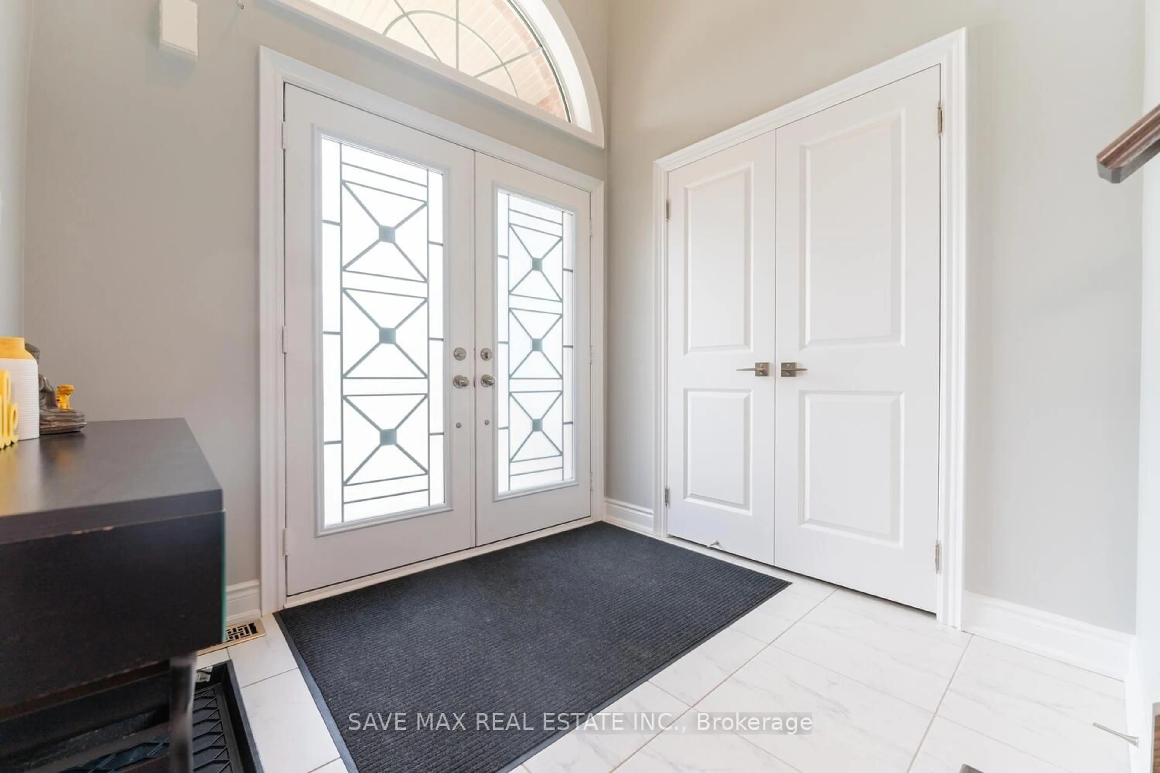 Indoor entryway for 124 DREXLER Ave, Guelph/Eramosa Ontario N0B 2K0