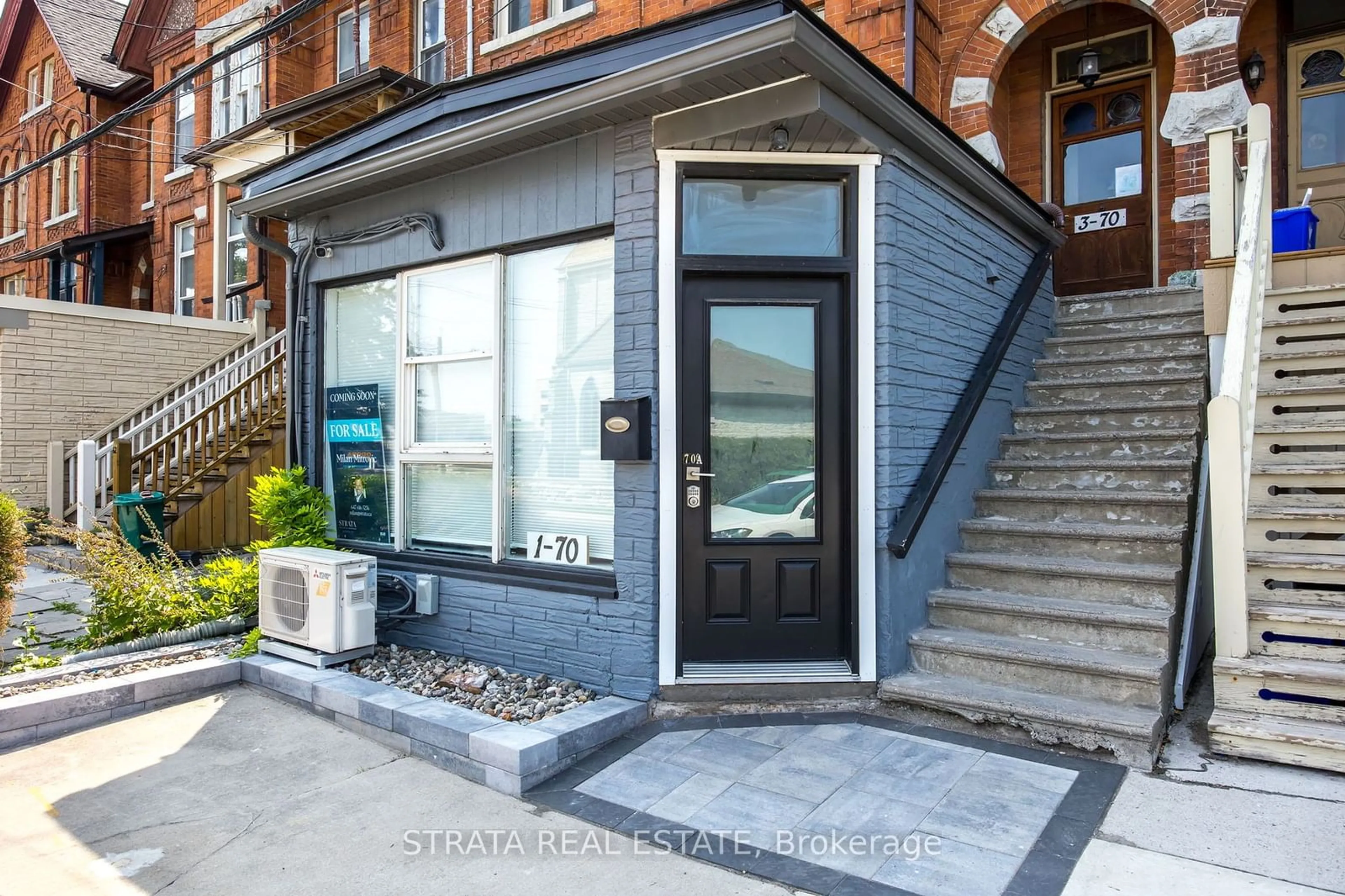 Outside view for 70 Montreal St, Kingston Ontario K7K 3E8