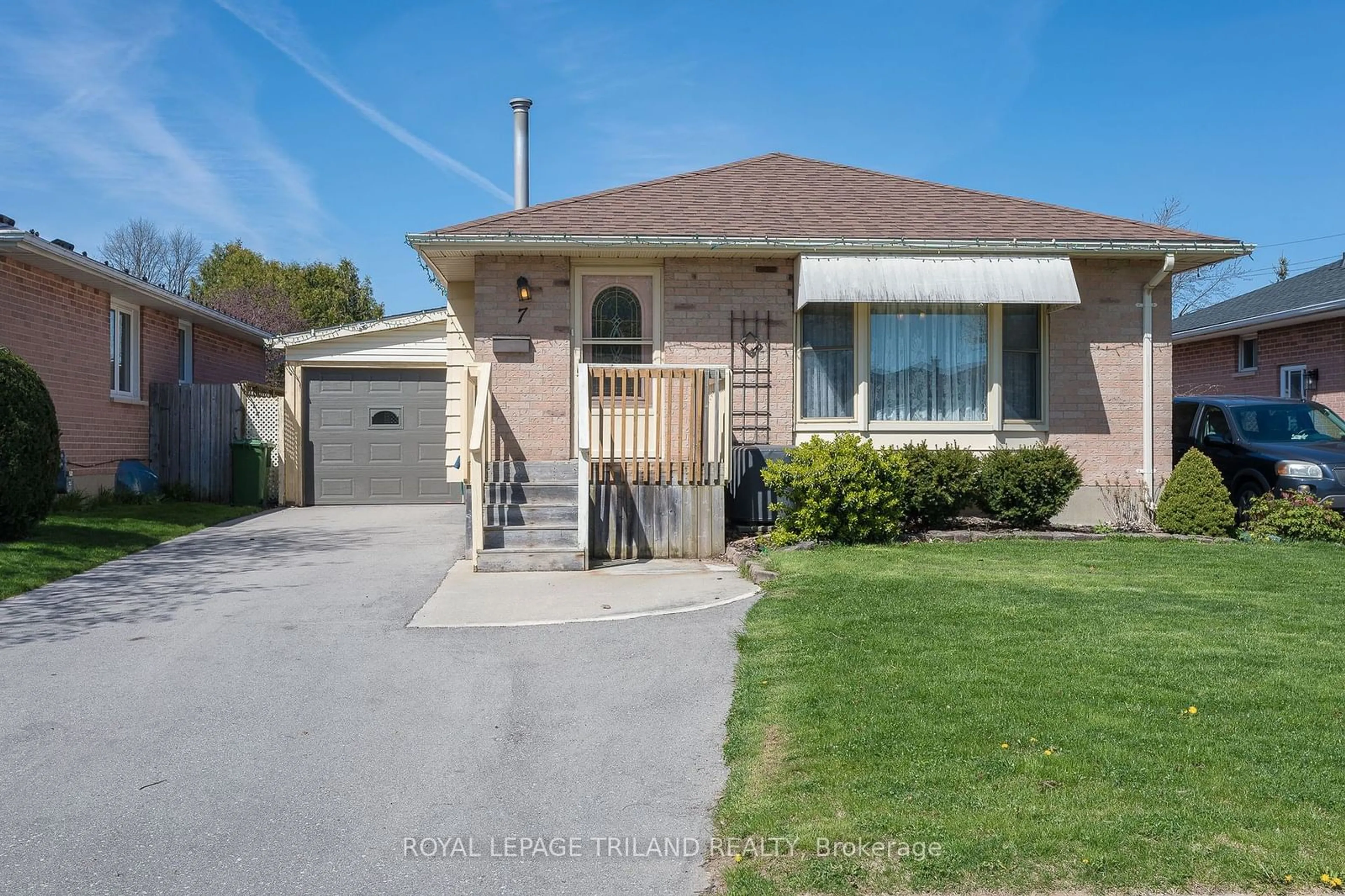 Frontside or backside of a home for 7 Ripley Lane, St. Thomas Ontario N5R 5X1