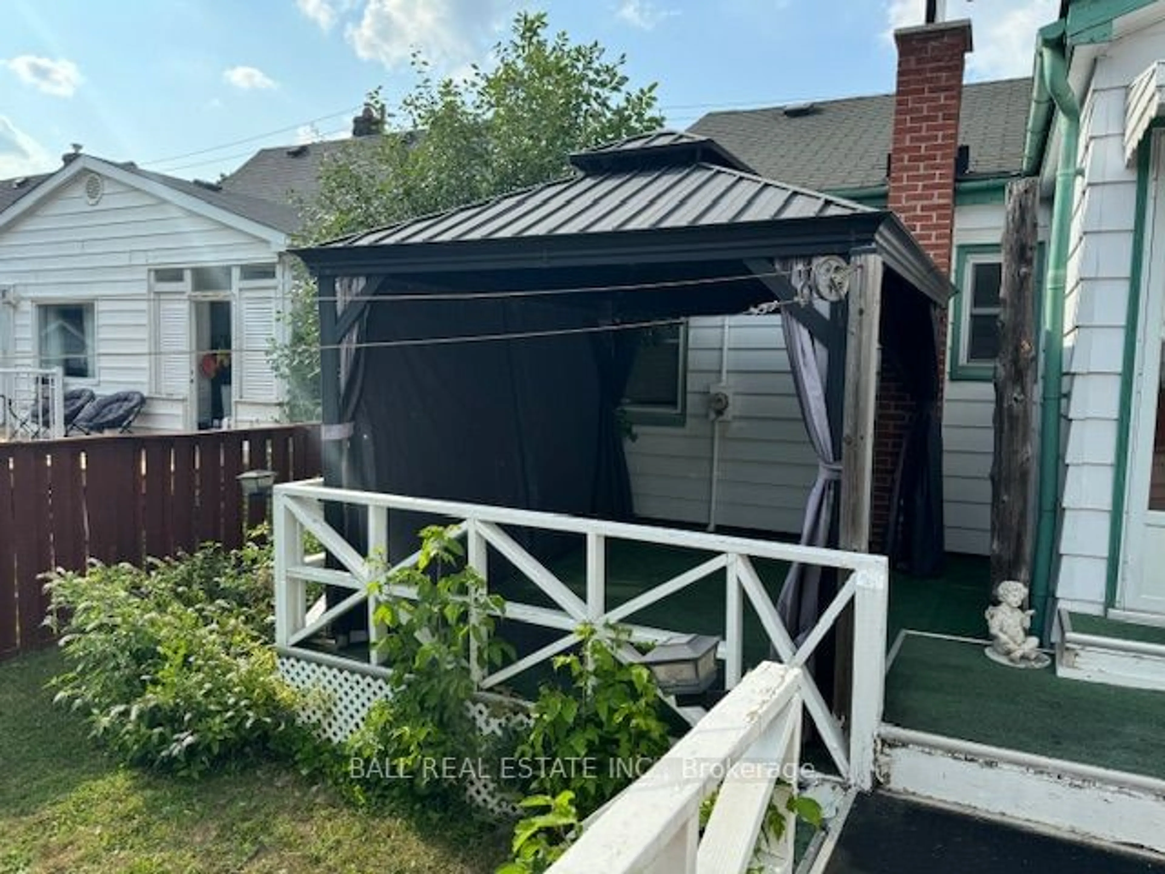 Shed for 541 Brioux Ave, Peterborough Ontario K9J 4G6