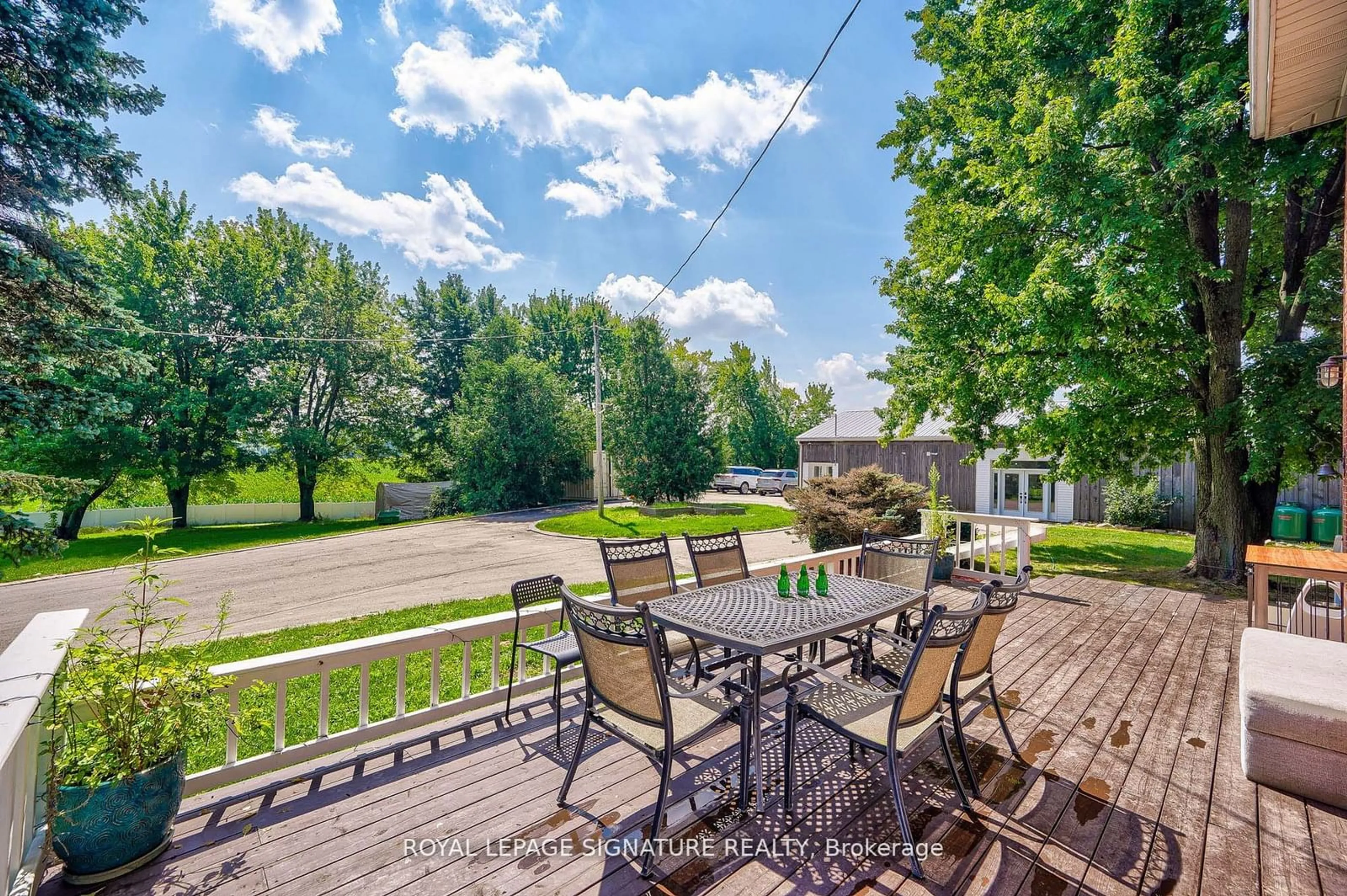 Patio for 424 8th Concession Rd, Hamilton Ontario L0P 1B0