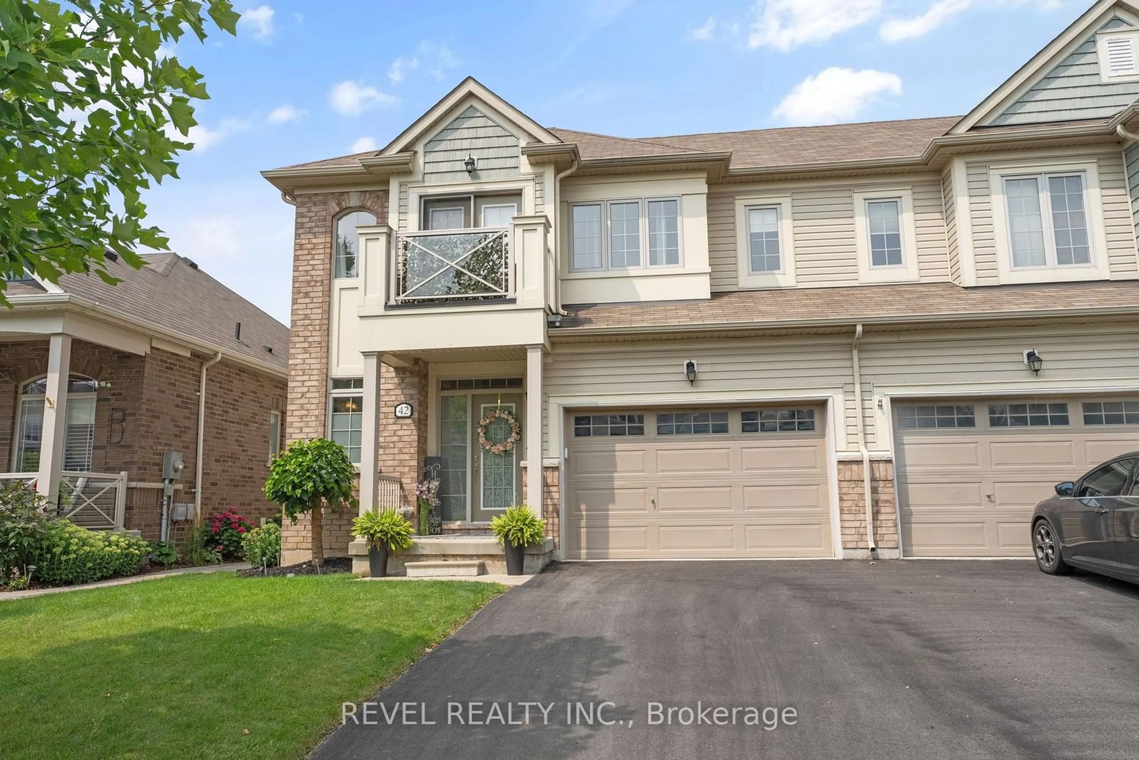 Frontside or backside of a home for 42 Dominion Cres, Niagara-on-the-Lake Ontario L0S 1J1