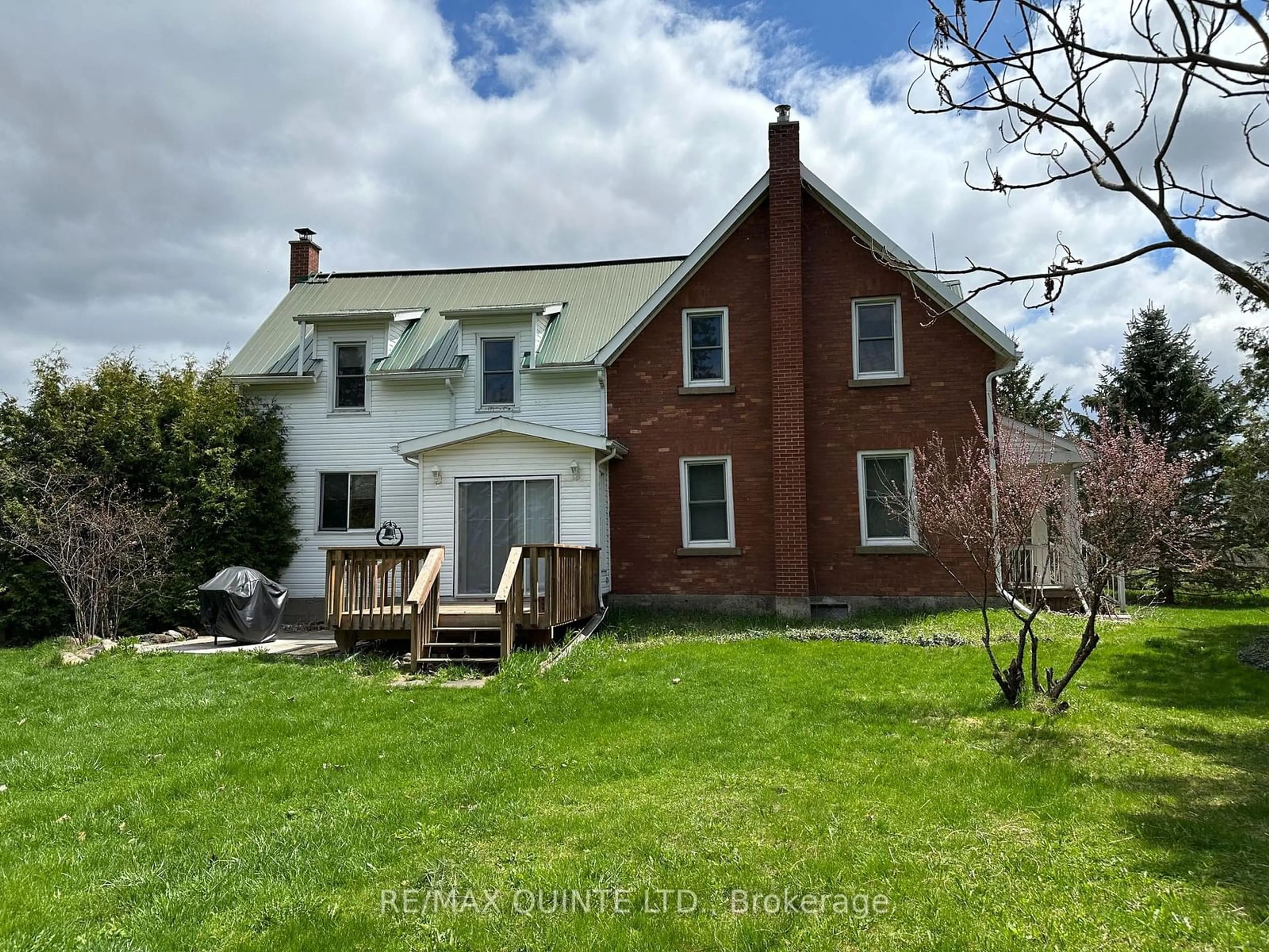 Frontside or backside of a home for 754 HUMPHRIES Rd, Renfrew Ontario K7V 3Z8