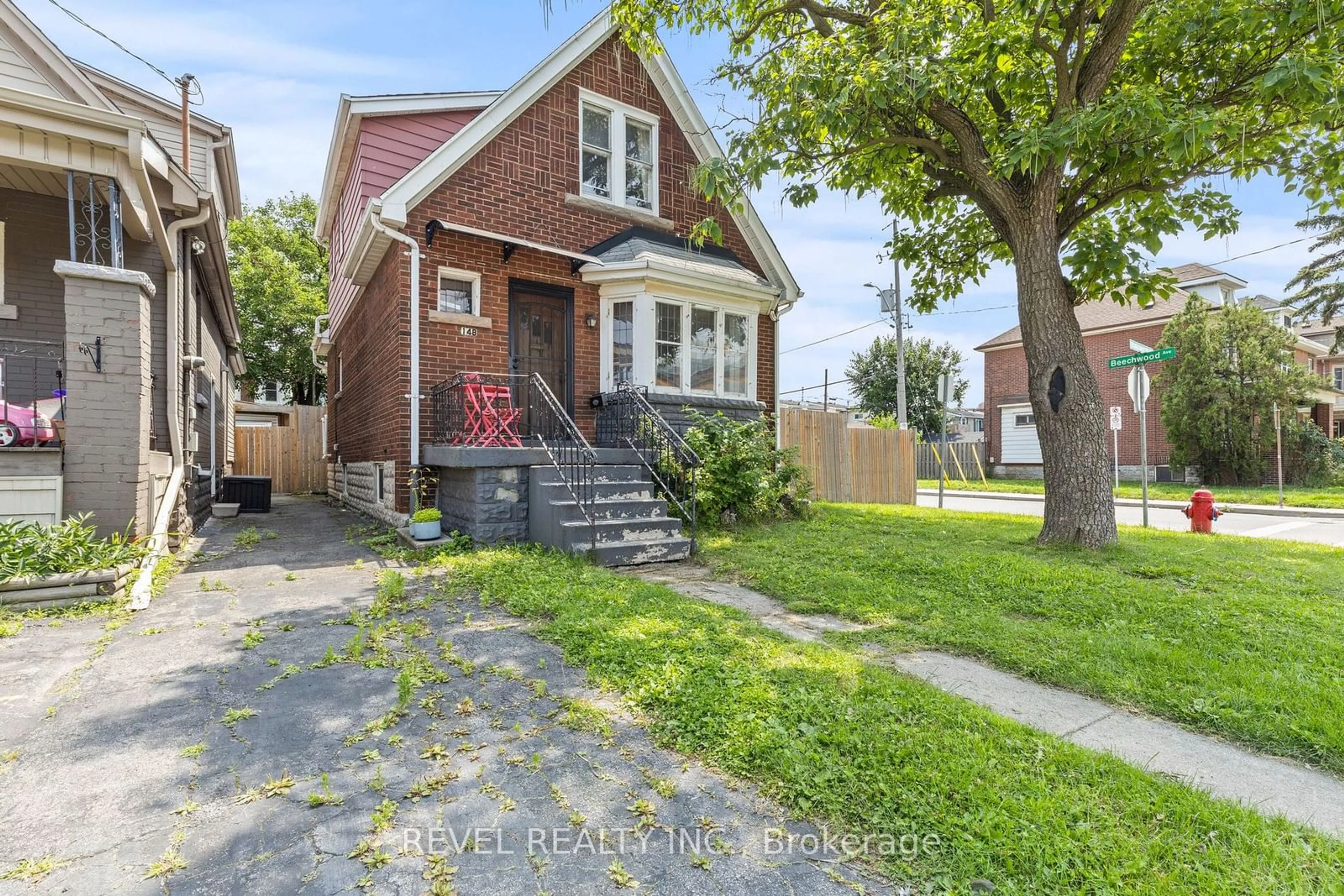 Frontside or backside of a home for 148 Balsam Ave, Hamilton Ontario L8L 6Y5