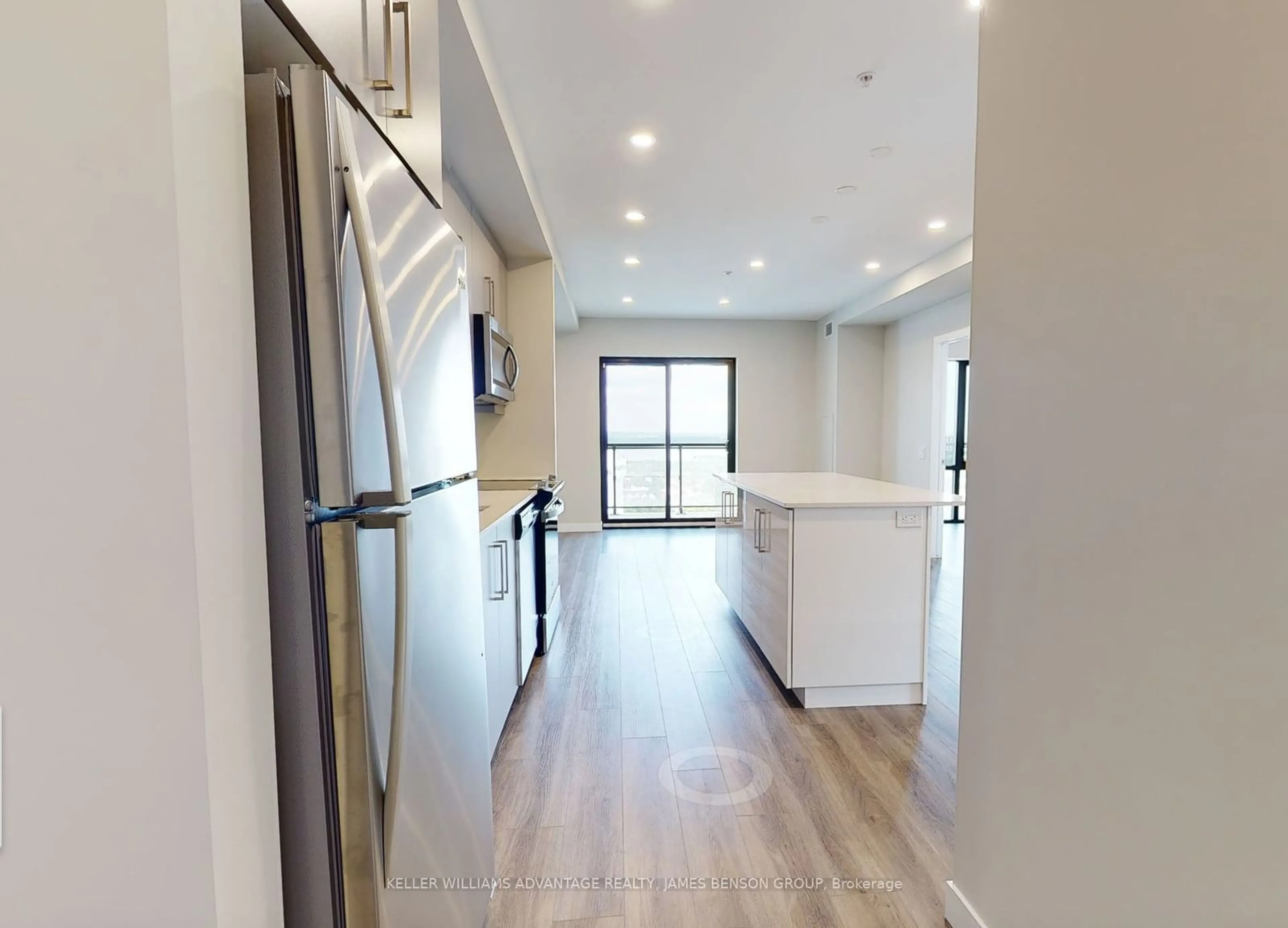 Indoor entryway for 15 Queen St #1611, Hamilton Ontario L8P 0C6