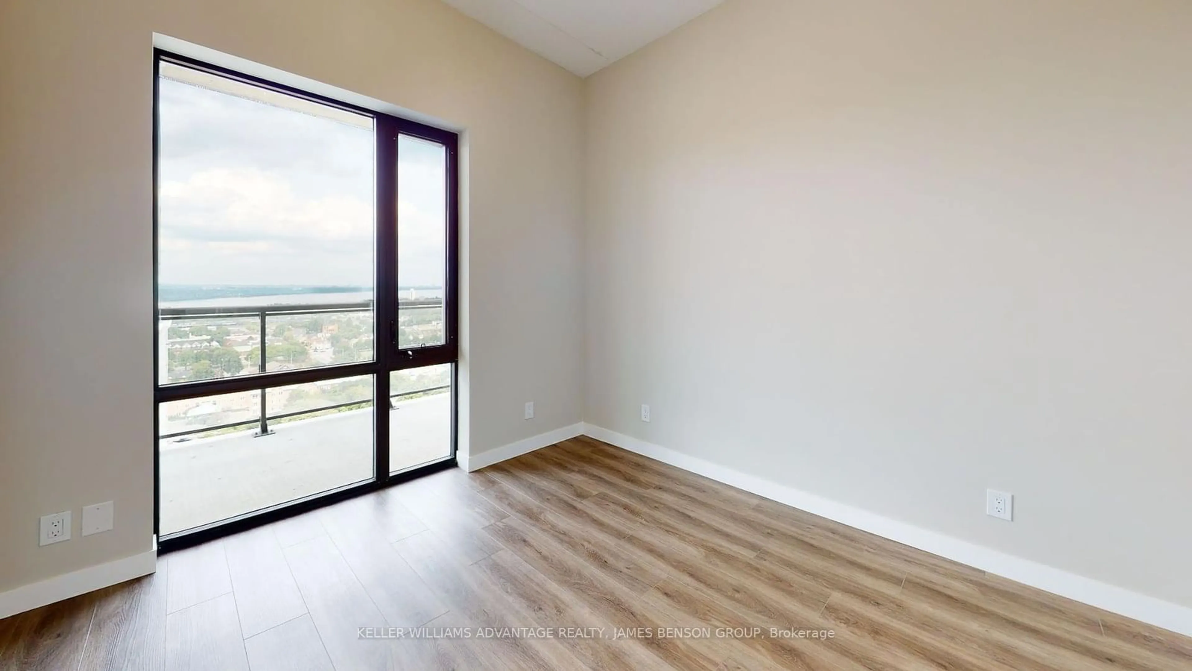 A pic of a room, wood floors for 15 Queen St #1611, Hamilton Ontario L8P 0C6