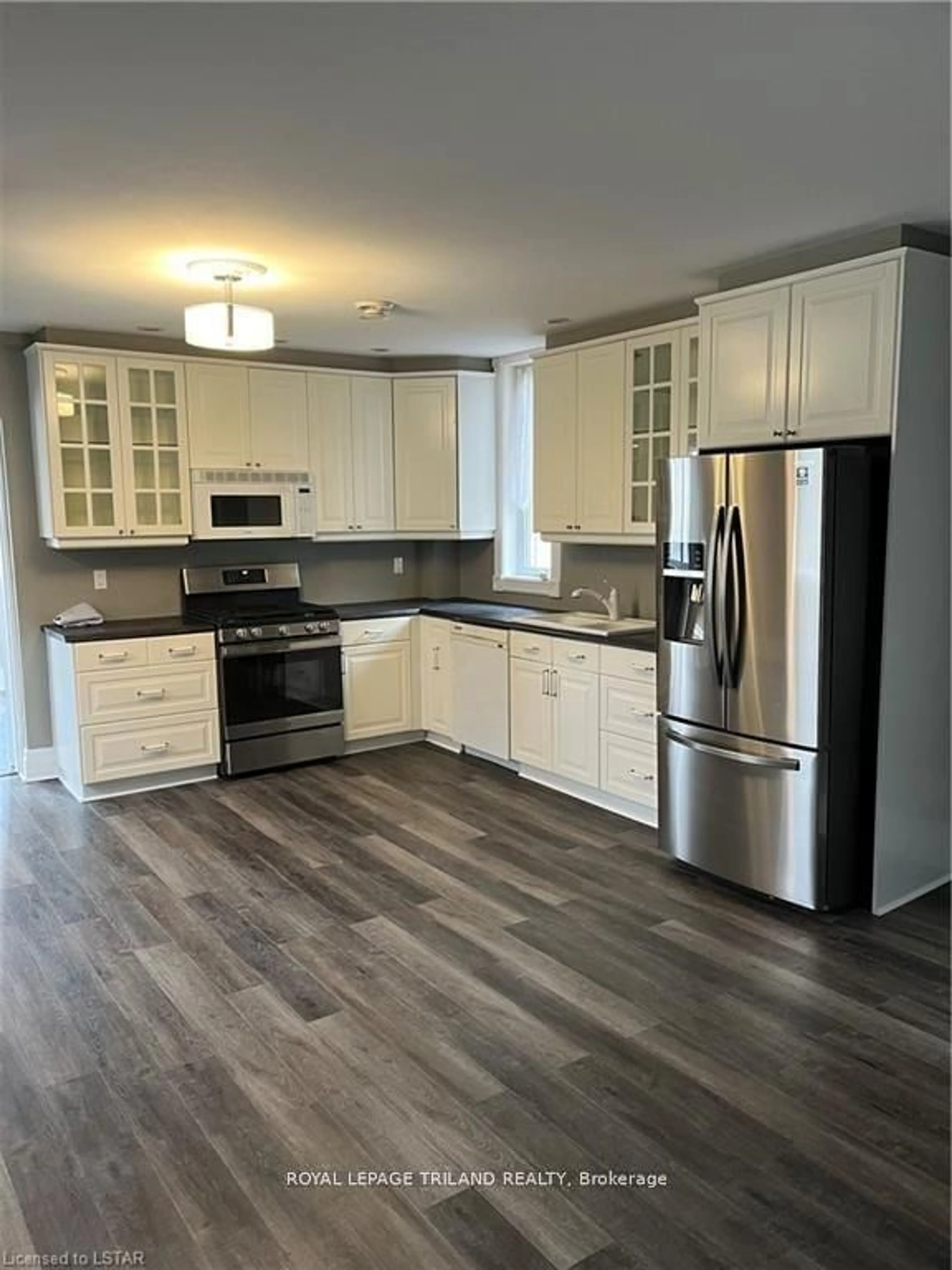 Contemporary kitchen for 303 WOLFE St, London Ontario N6B 2C4
