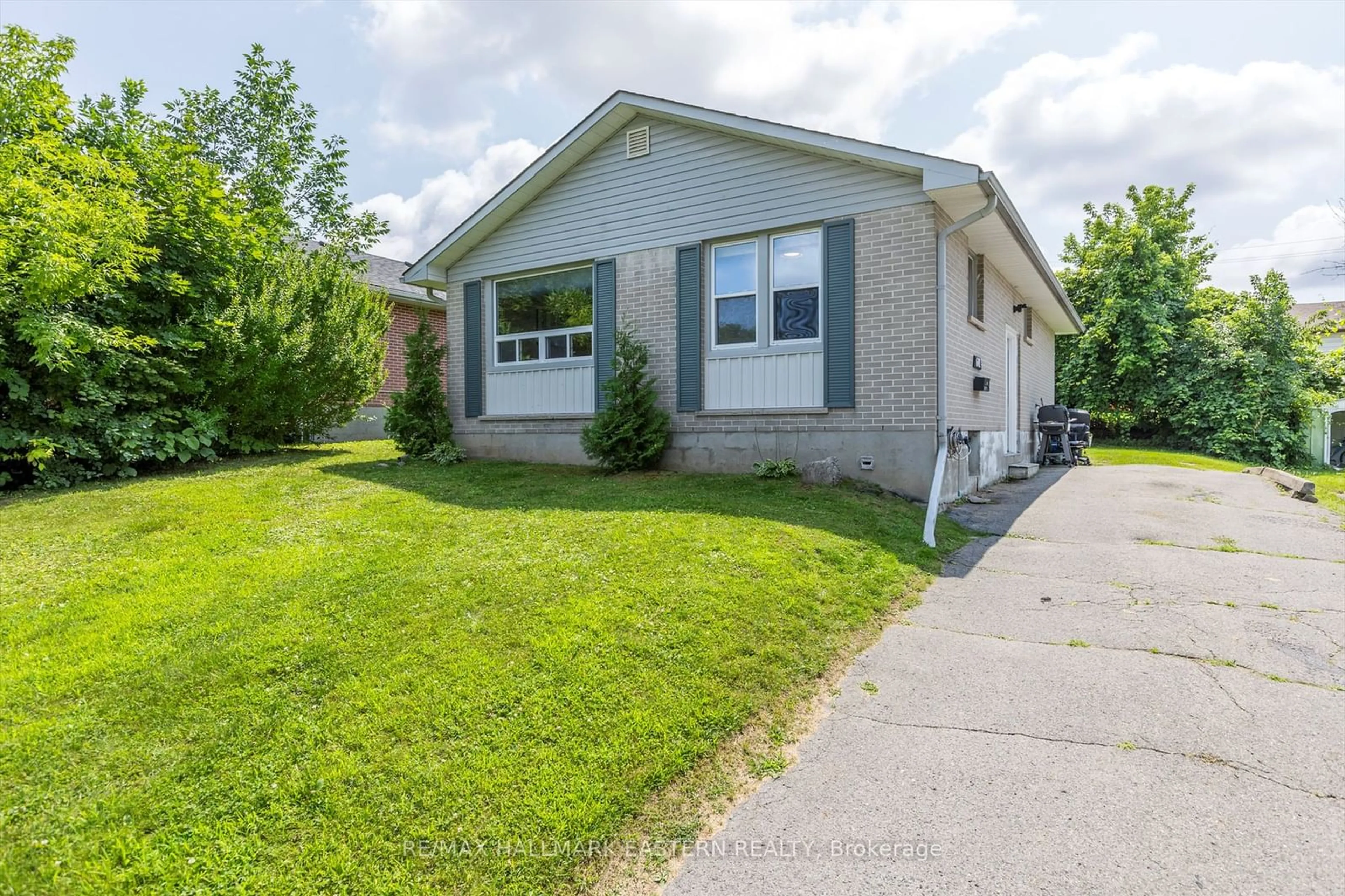 Frontside or backside of a home for 601 Garside Dr, Peterborough Ontario K9H 7C8