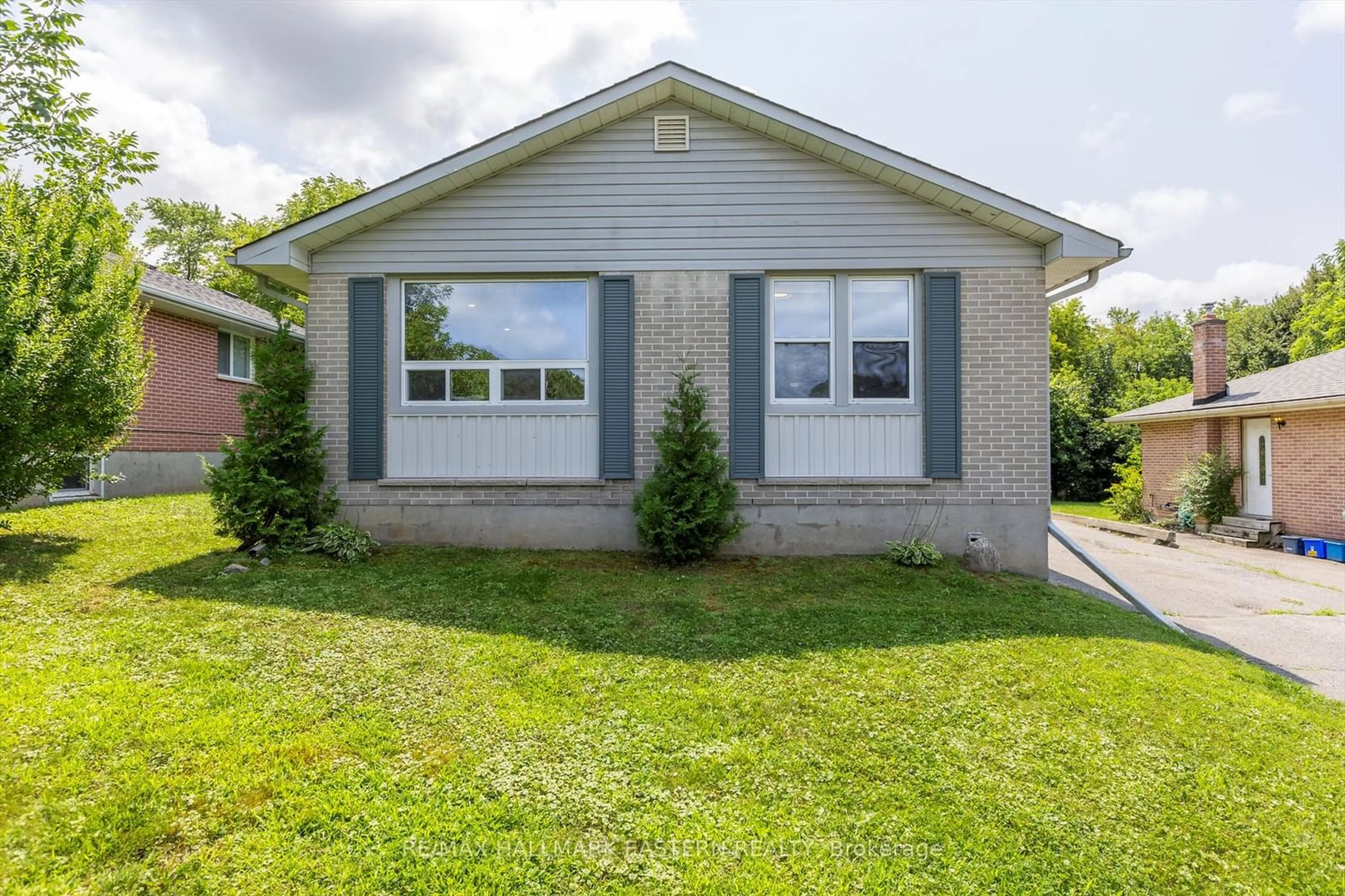 Frontside or backside of a home for 601 Garside Dr, Peterborough Ontario K9H 7C8