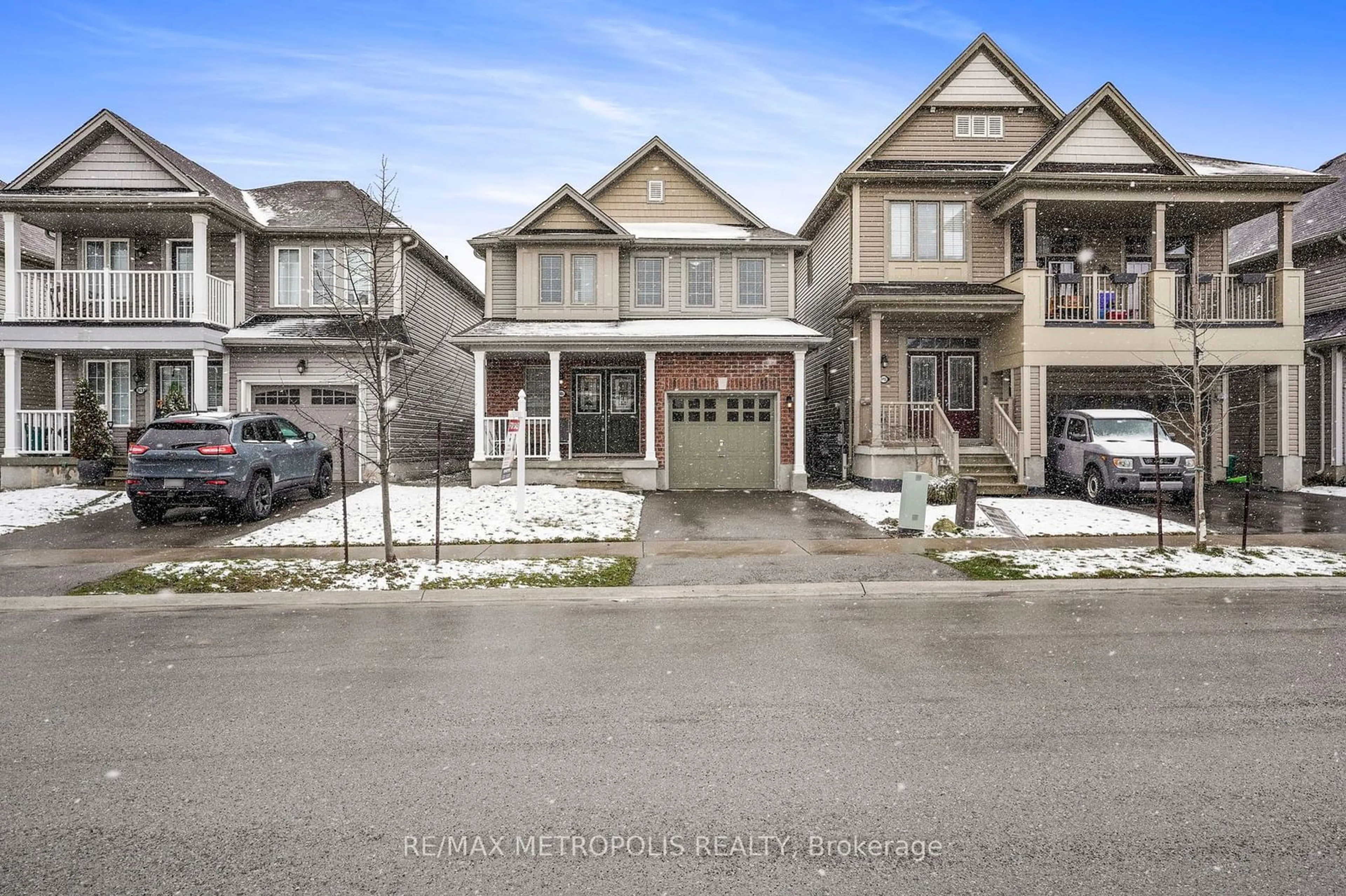 Frontside or backside of a home for 8484 Sweet Chestnut Dr, Niagara Falls Ontario L2H 0N1