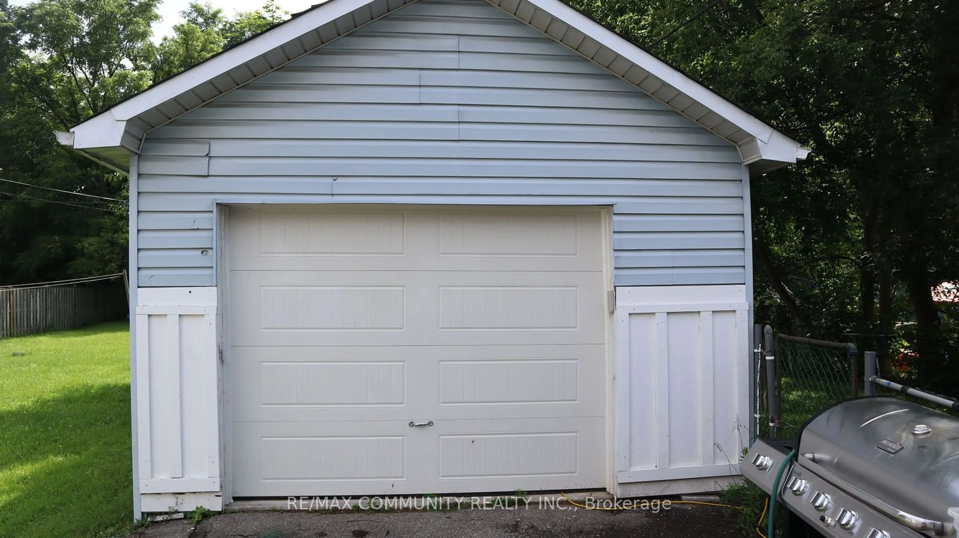 Indoor garage for 210 Emerson Ave, London Ontario N5Z 3L8