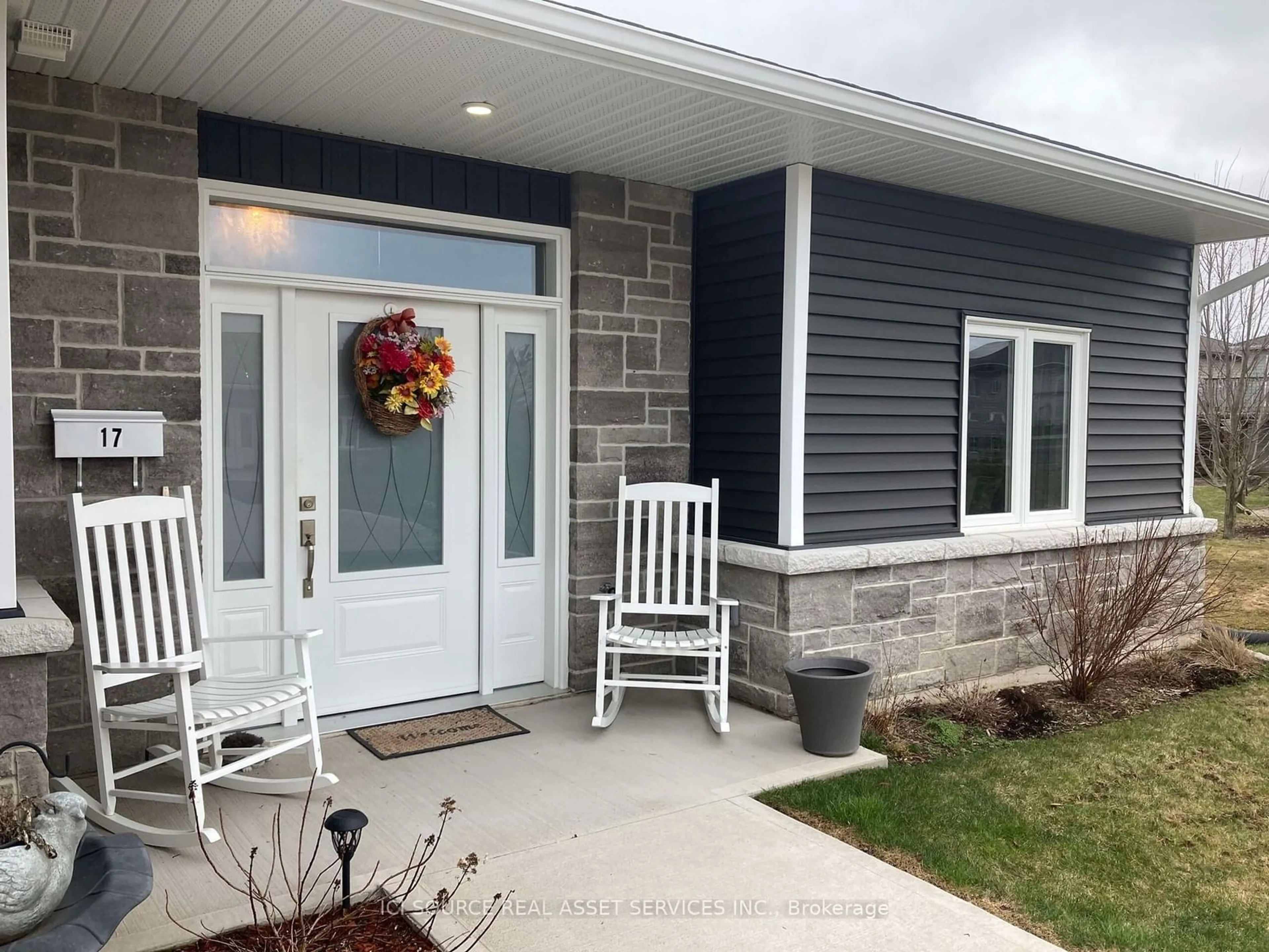 Indoor entryway for 2380 9th Ave #17, Owen Sound Ontario N4K 3H5