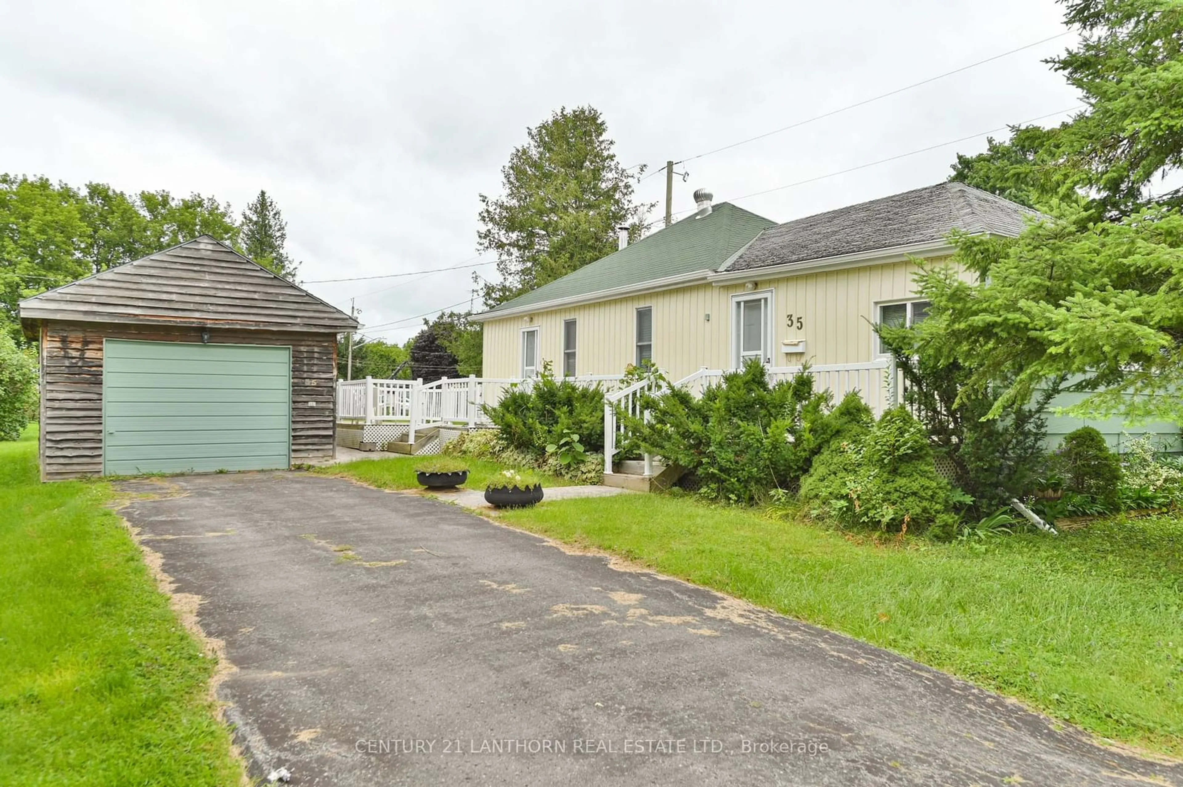 Frontside or backside of a home for 35 Madoc St, Marmora and Lake Ontario K0K 2M0