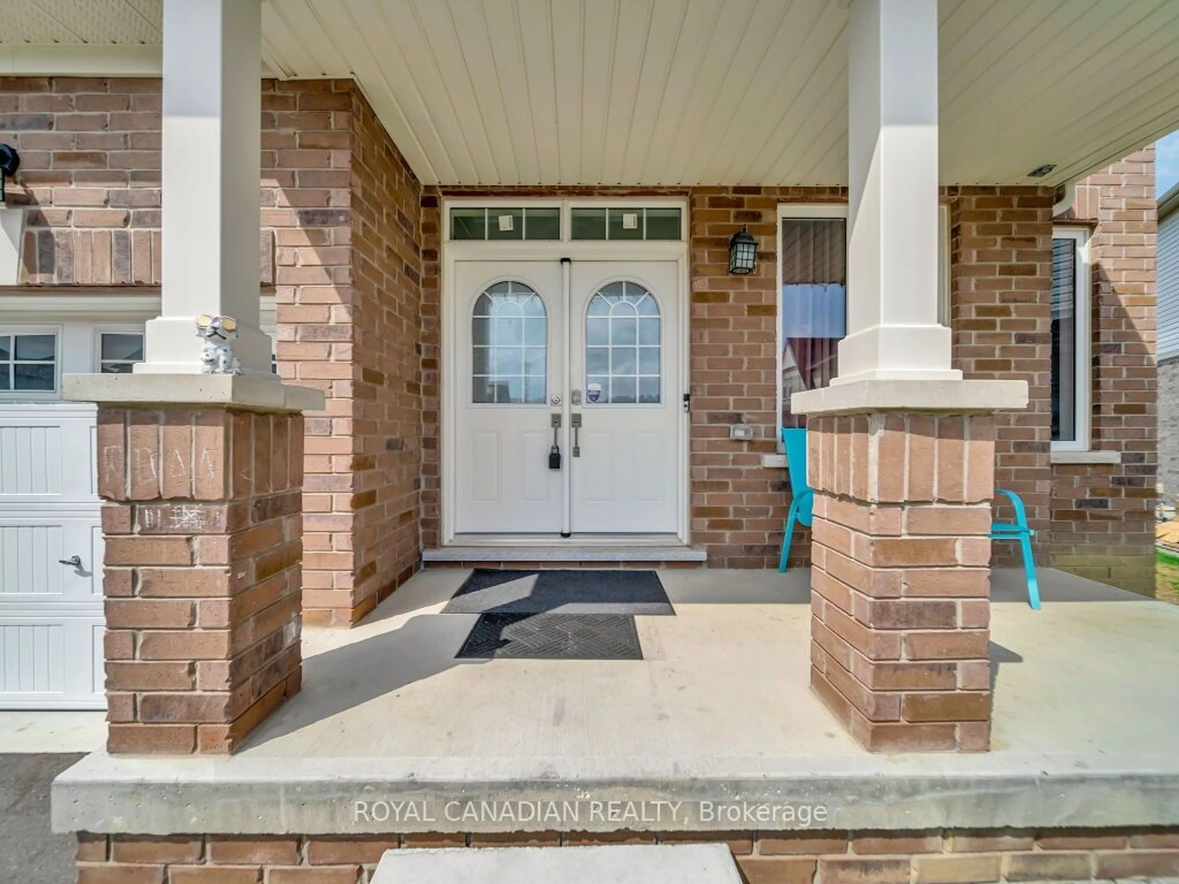 Indoor entryway for 68 Mcwatters St, Hamilton Ontario L0R 1C0