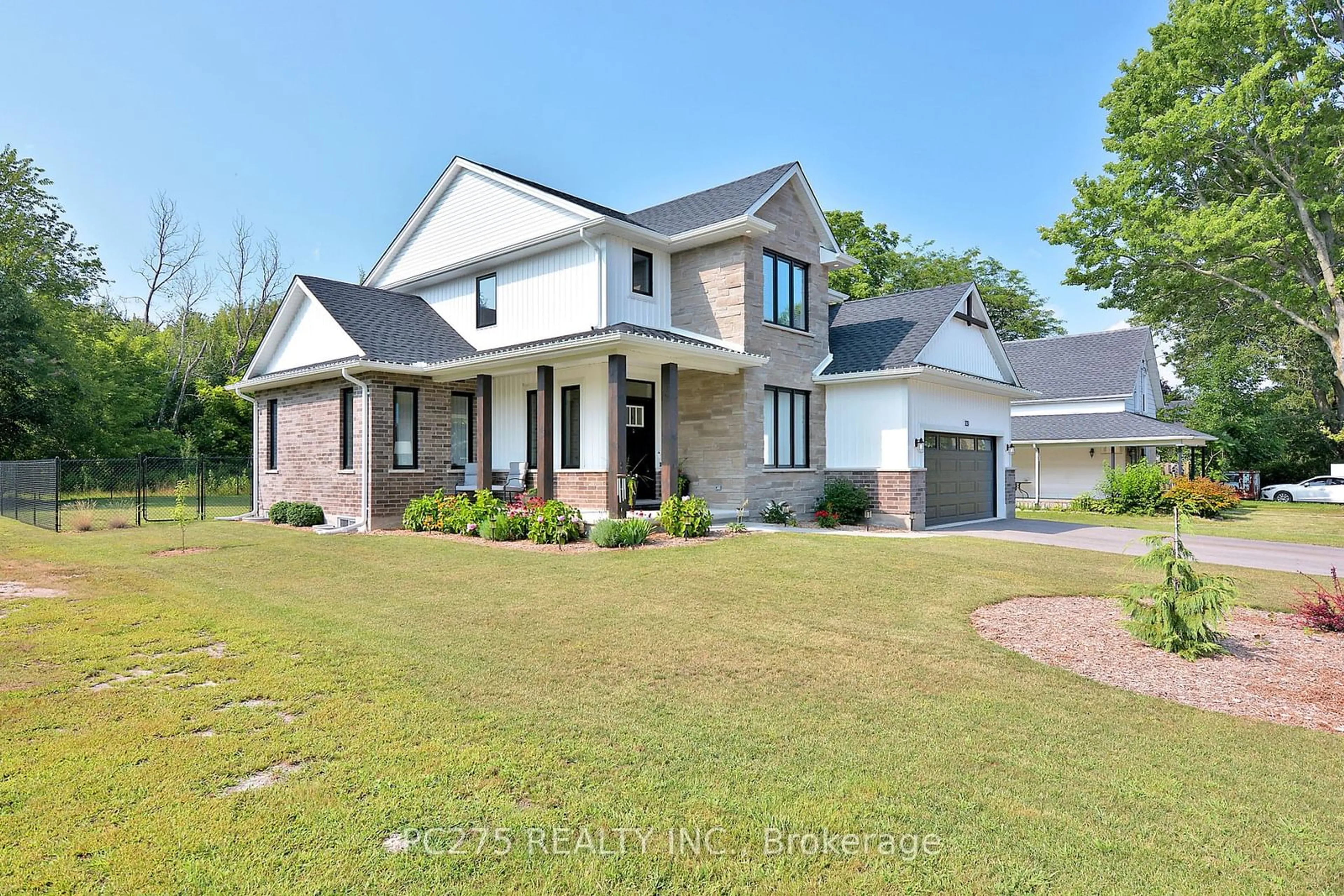 Frontside or backside of a home, the street view for 121 Currie Rd, Dutton/Dunwich Ontario N0L 1J0