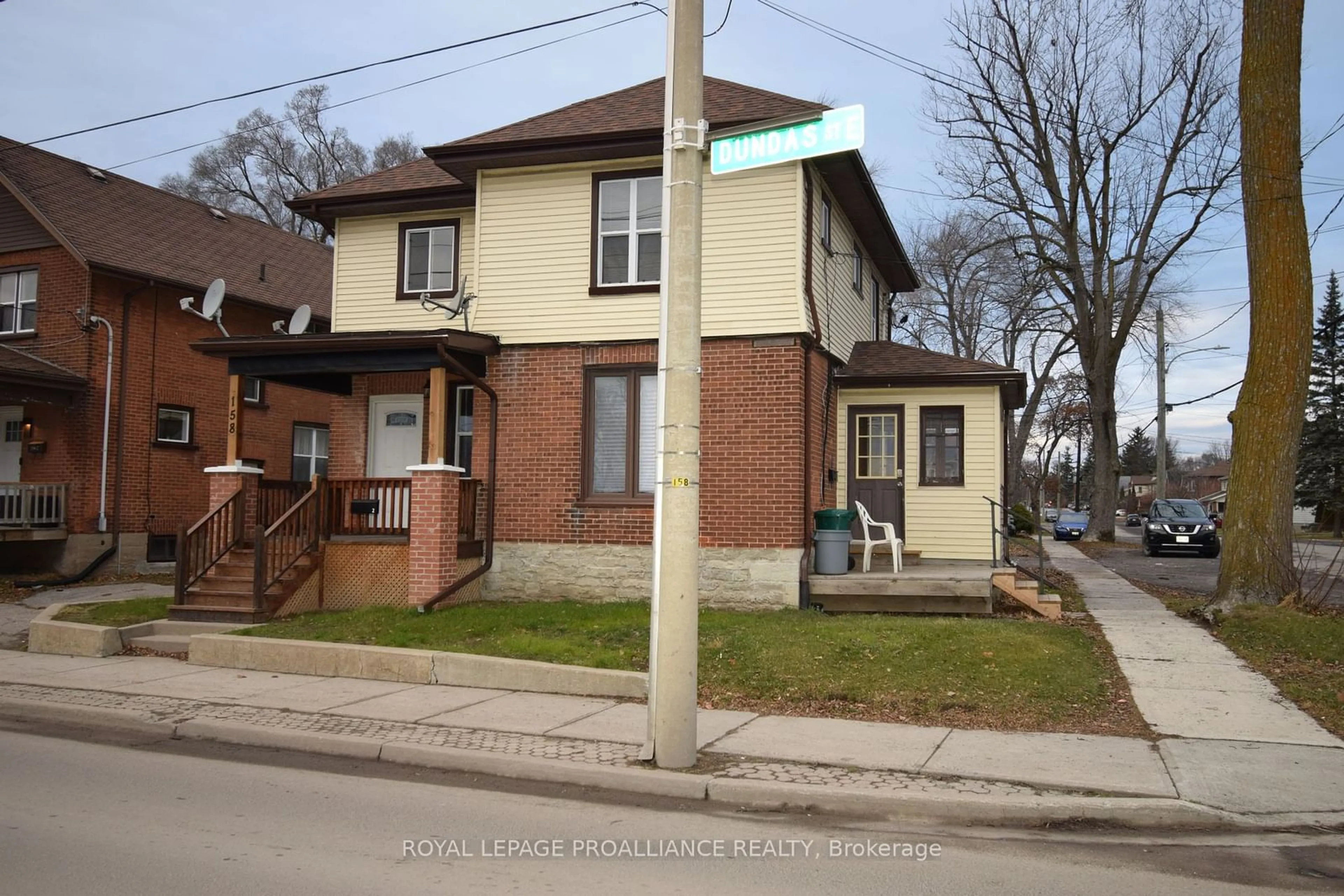 Frontside or backside of a home for 158 Dundas St, Belleville Ontario K8N 1C7