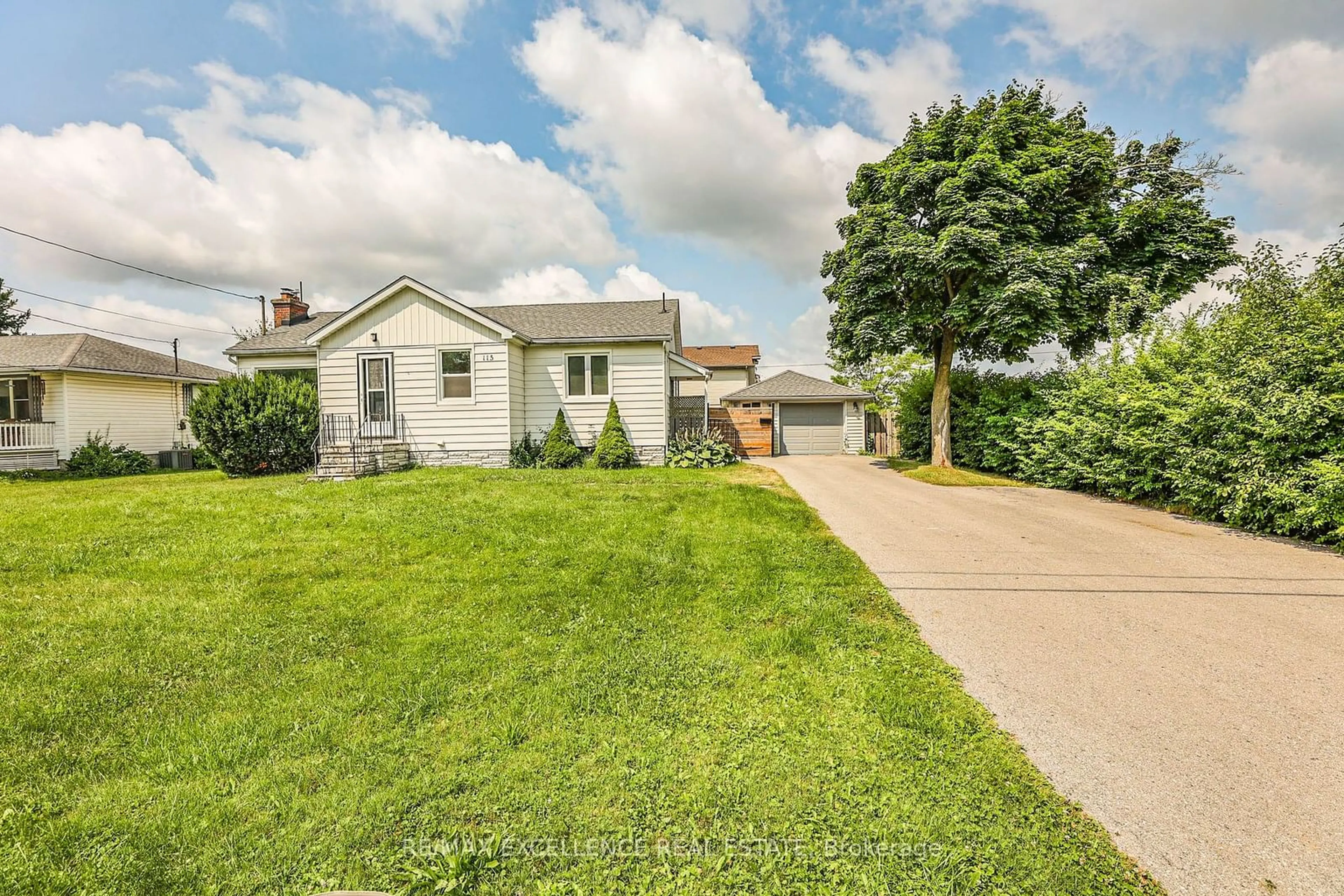 A pic from outside/outdoor area/front of a property/back of a property/a pic from drone, street for 115 Carlton Ave, Welland Ontario L3C 1R2