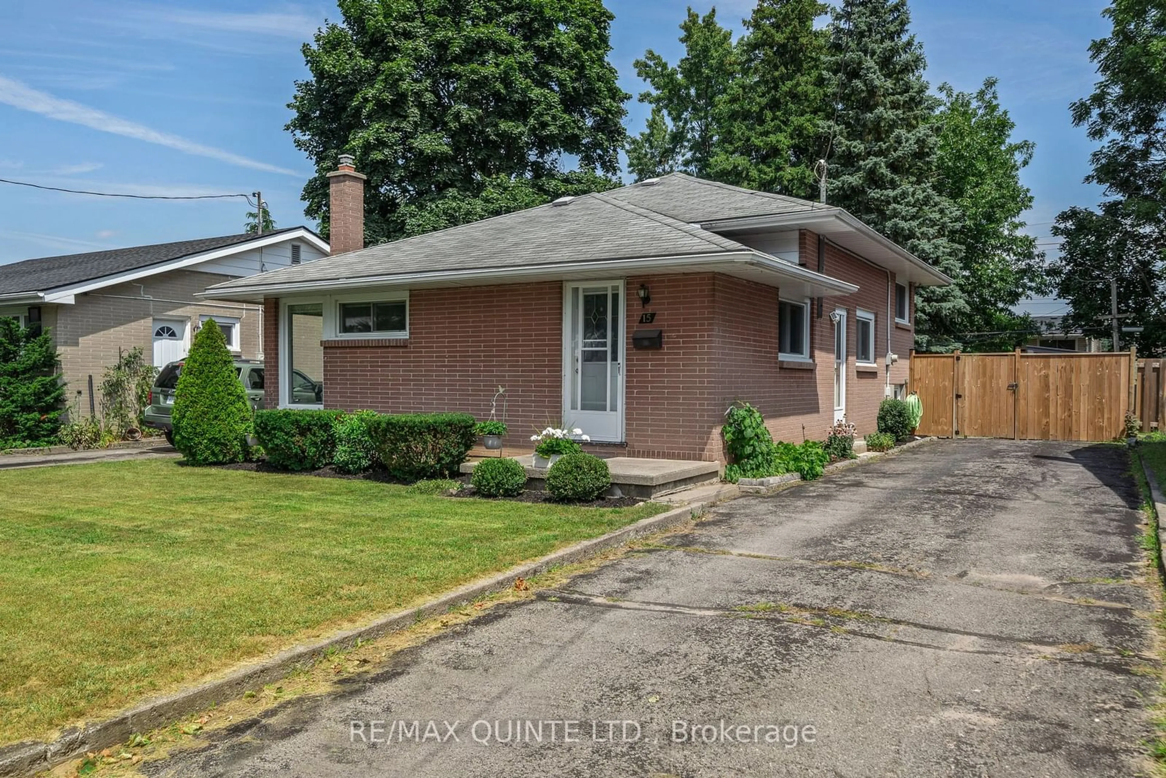 Frontside or backside of a home for 15 Linton Park Rd, Belleville Ontario K8N 4K7