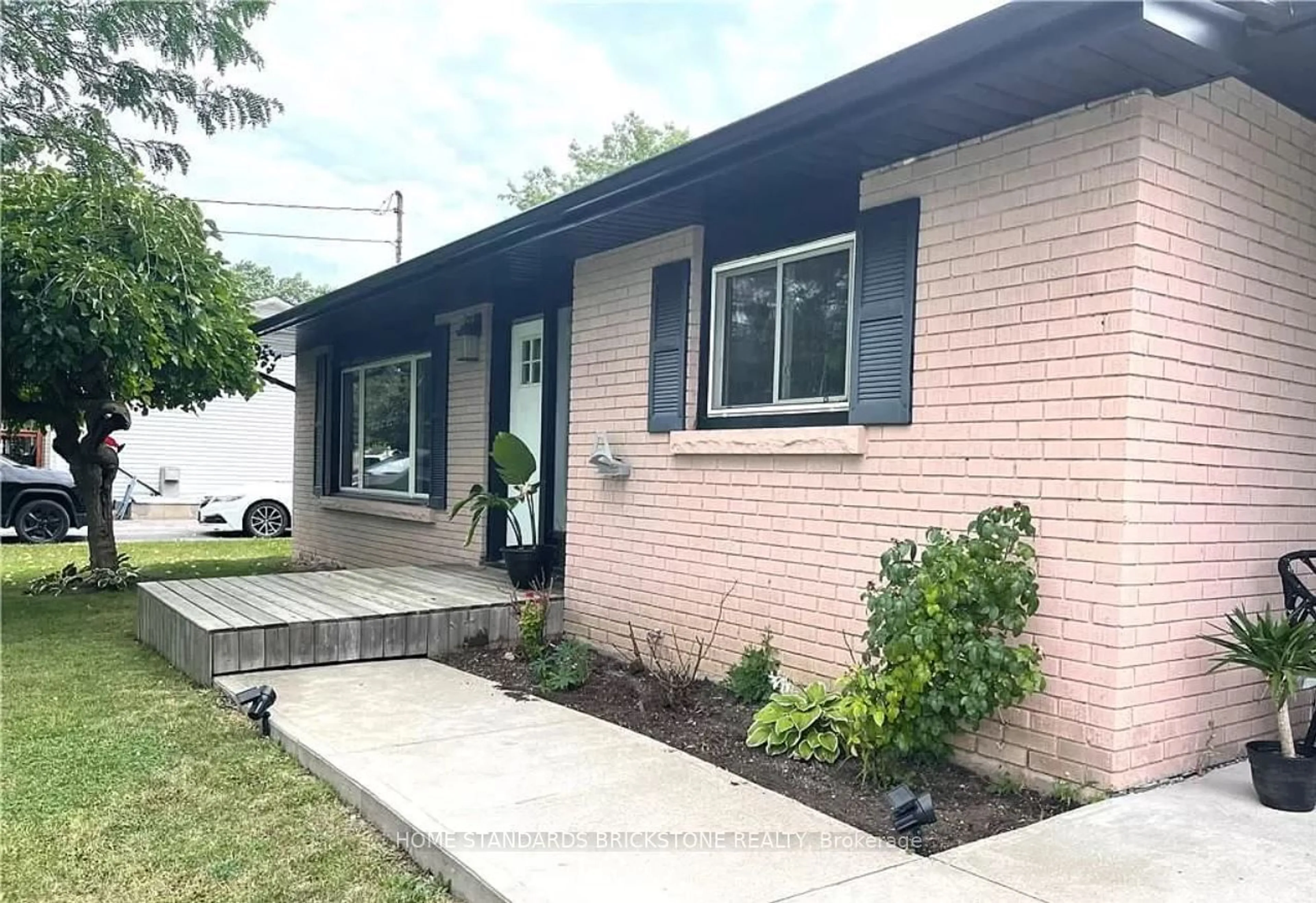 Home with brick exterior material for 3522 Edinburgh Rd, Fort Erie Ontario L0S 1S0