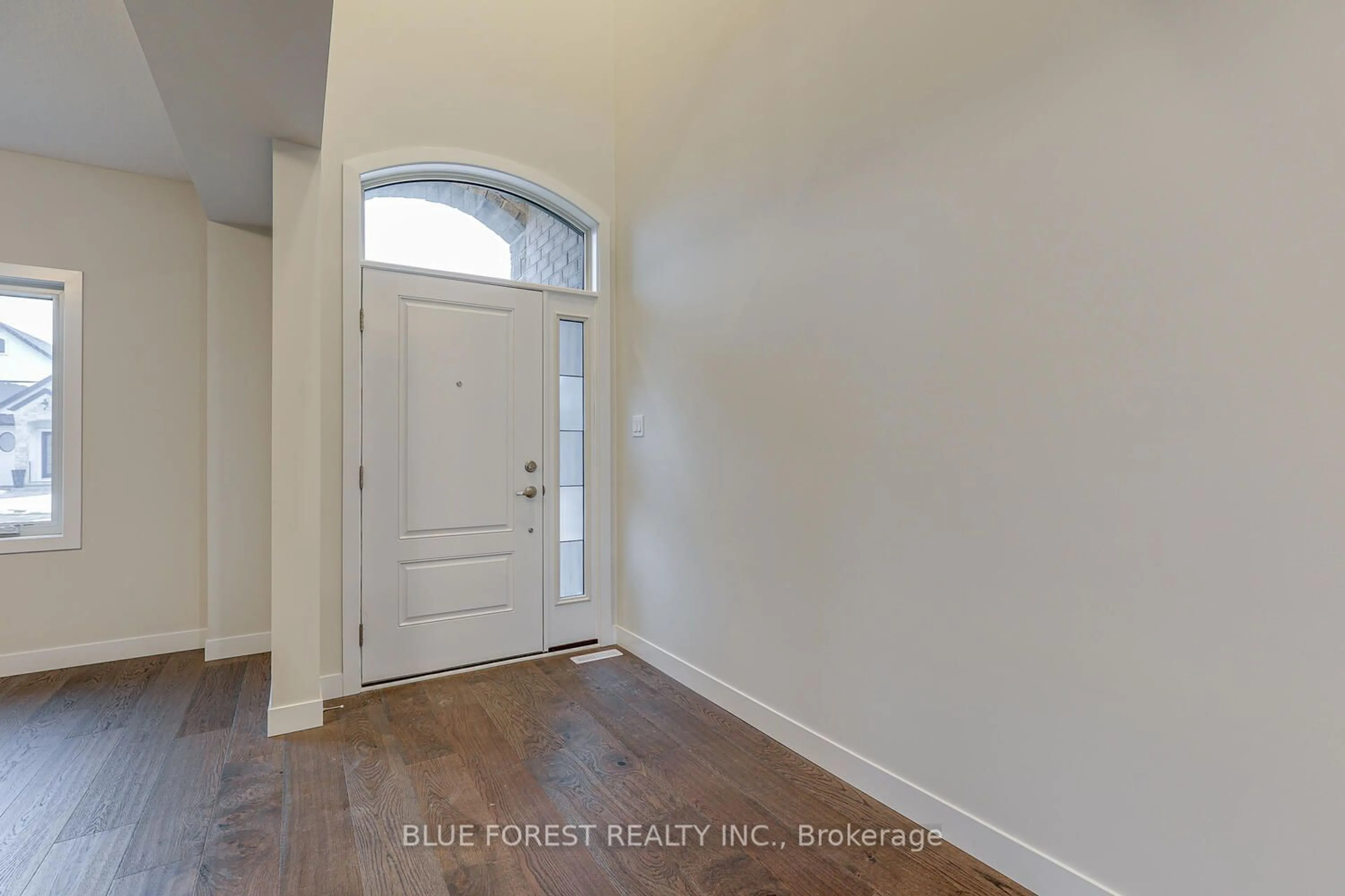 Indoor entryway, wood floors for 52 Wayside Lane, Southwold Ontario N5P 3T2