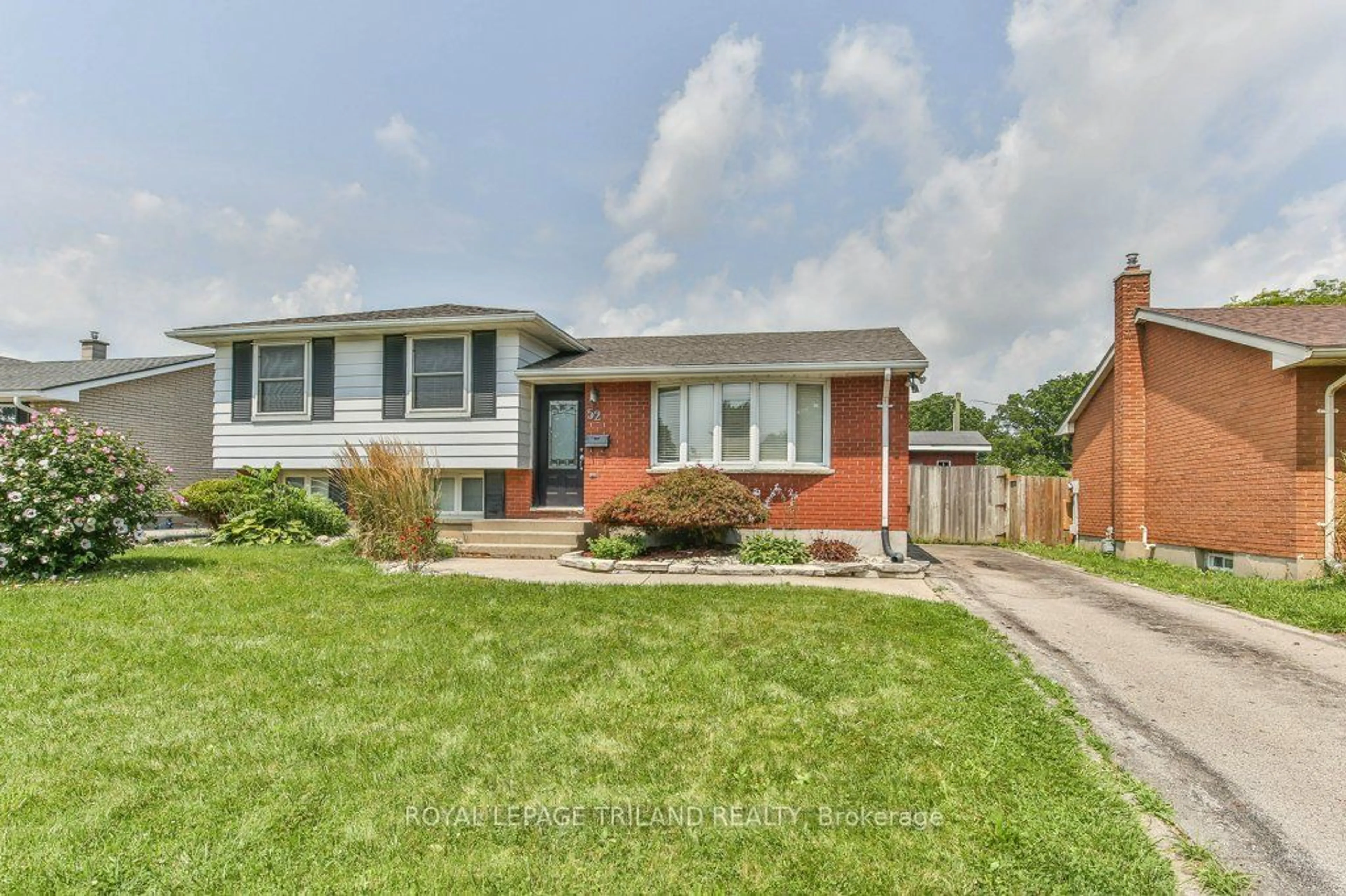 Frontside or backside of a home for 52 LOCKE Ave, St. Thomas Ontario N5P 3X7