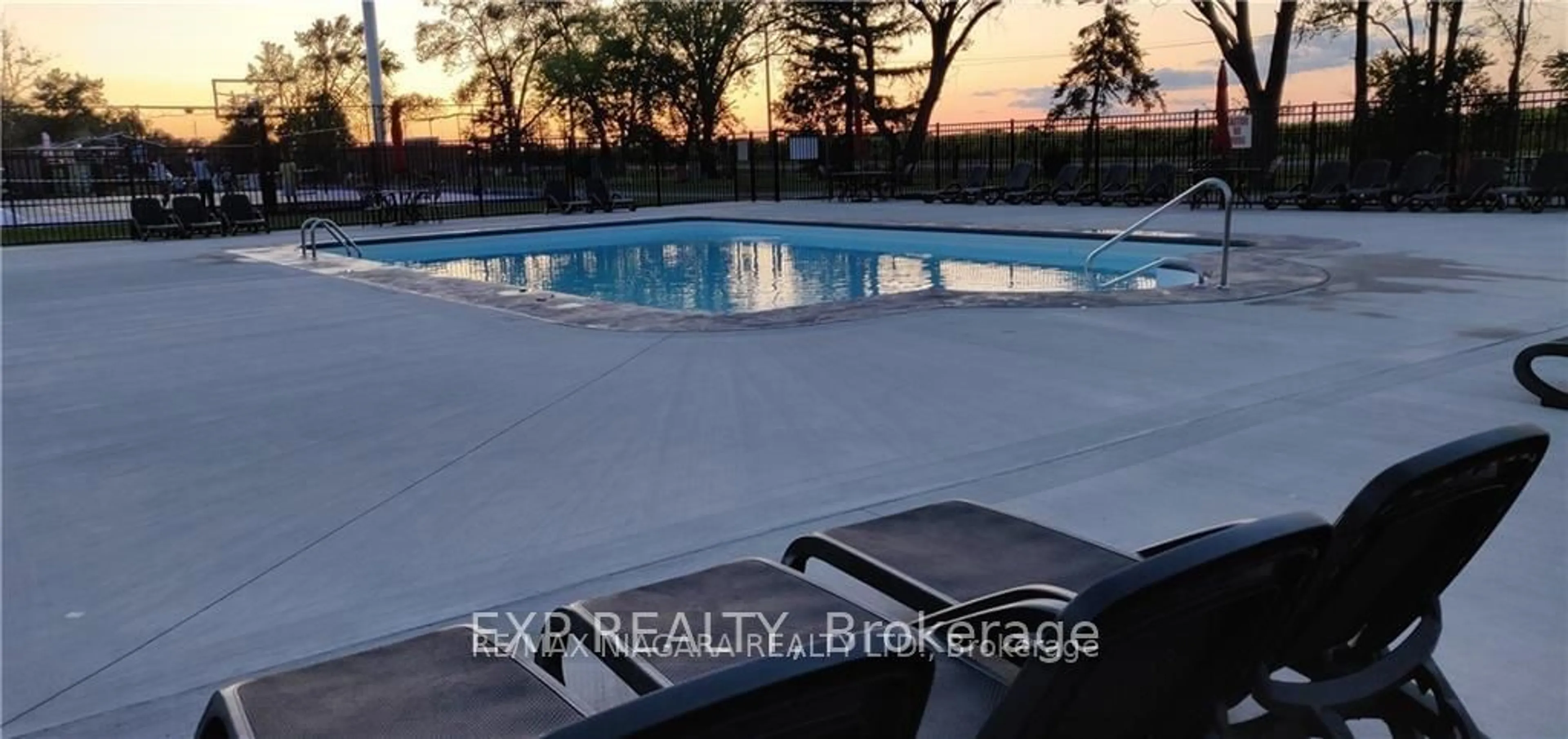 Indoor or outdoor pool for 1501 Line 8 Rd #204, Niagara-on-the-Lake Ontario L0S 1L0