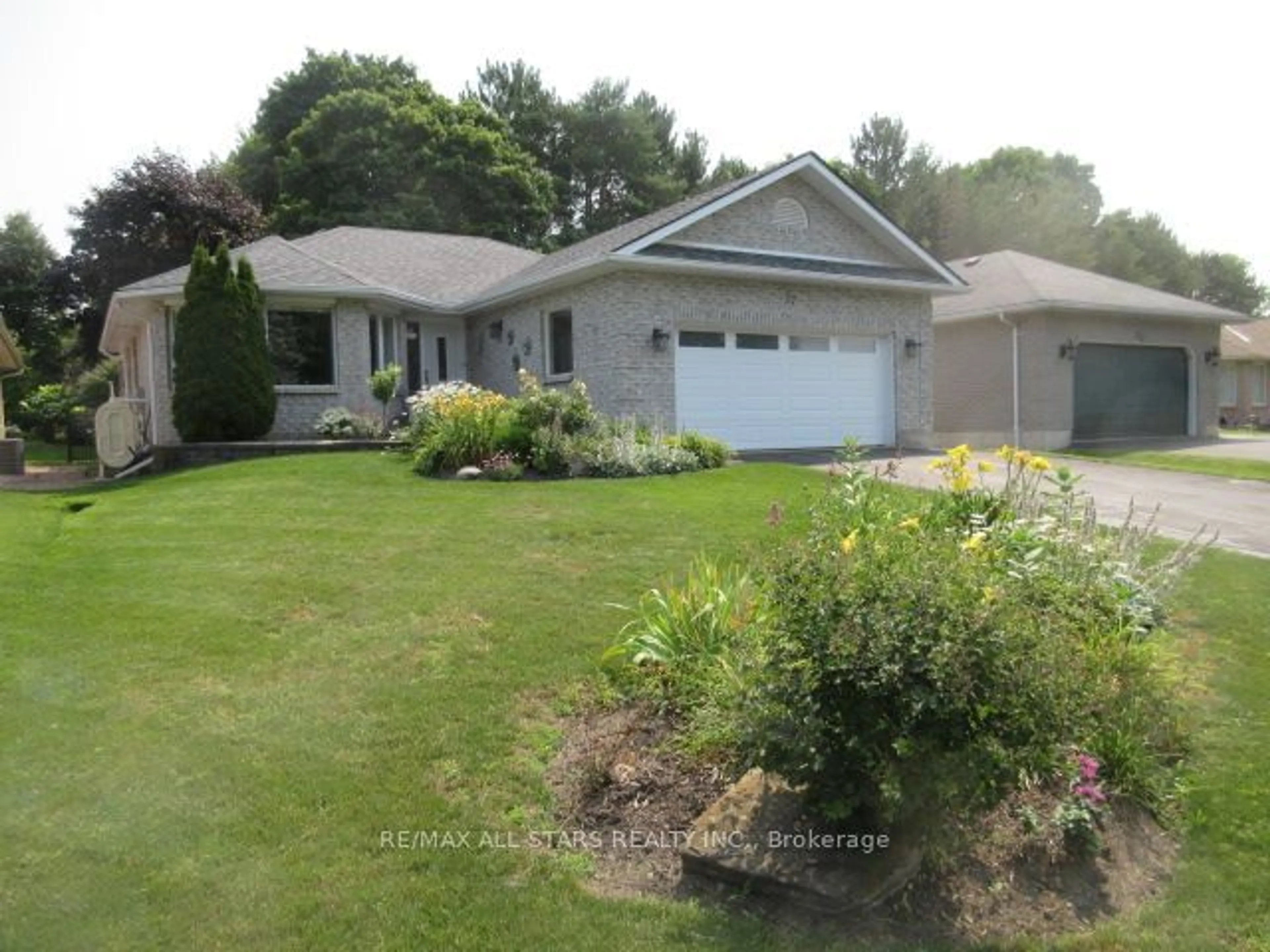 Frontside or backside of a home for 27 Hillview Dr, Kawartha Lakes Ontario K0M 1A0