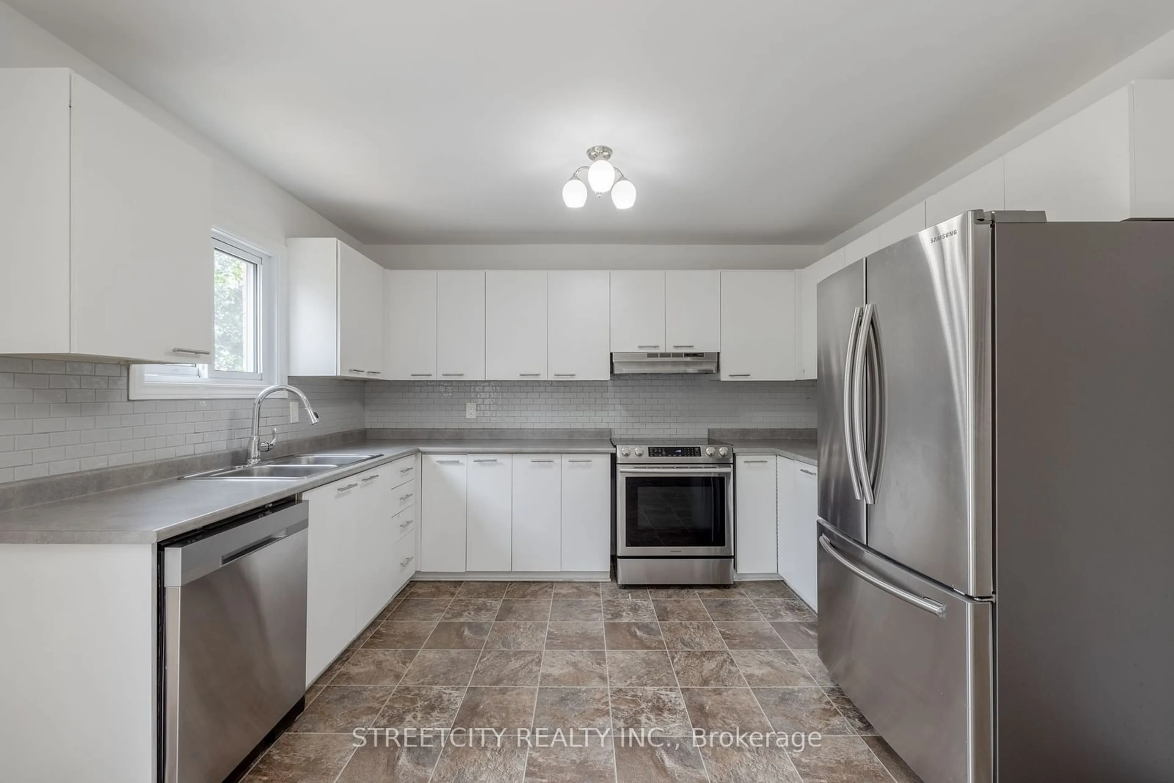 Standard kitchen for 25 Erica Cres #32, London Ontario N6E 3R6