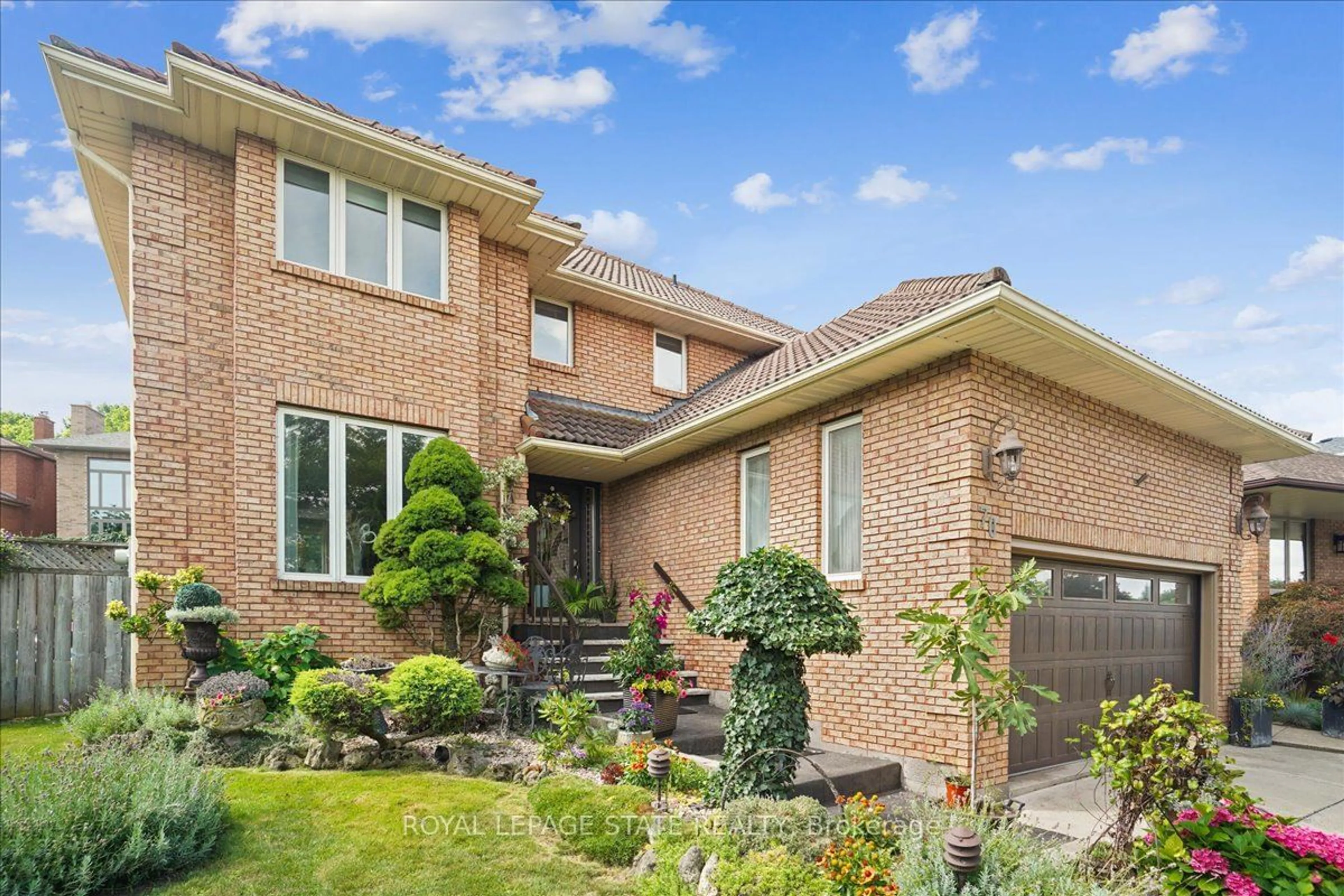 Home with brick exterior material for 70 Glen Cannon Dr, Hamilton Ontario L8G 4E1