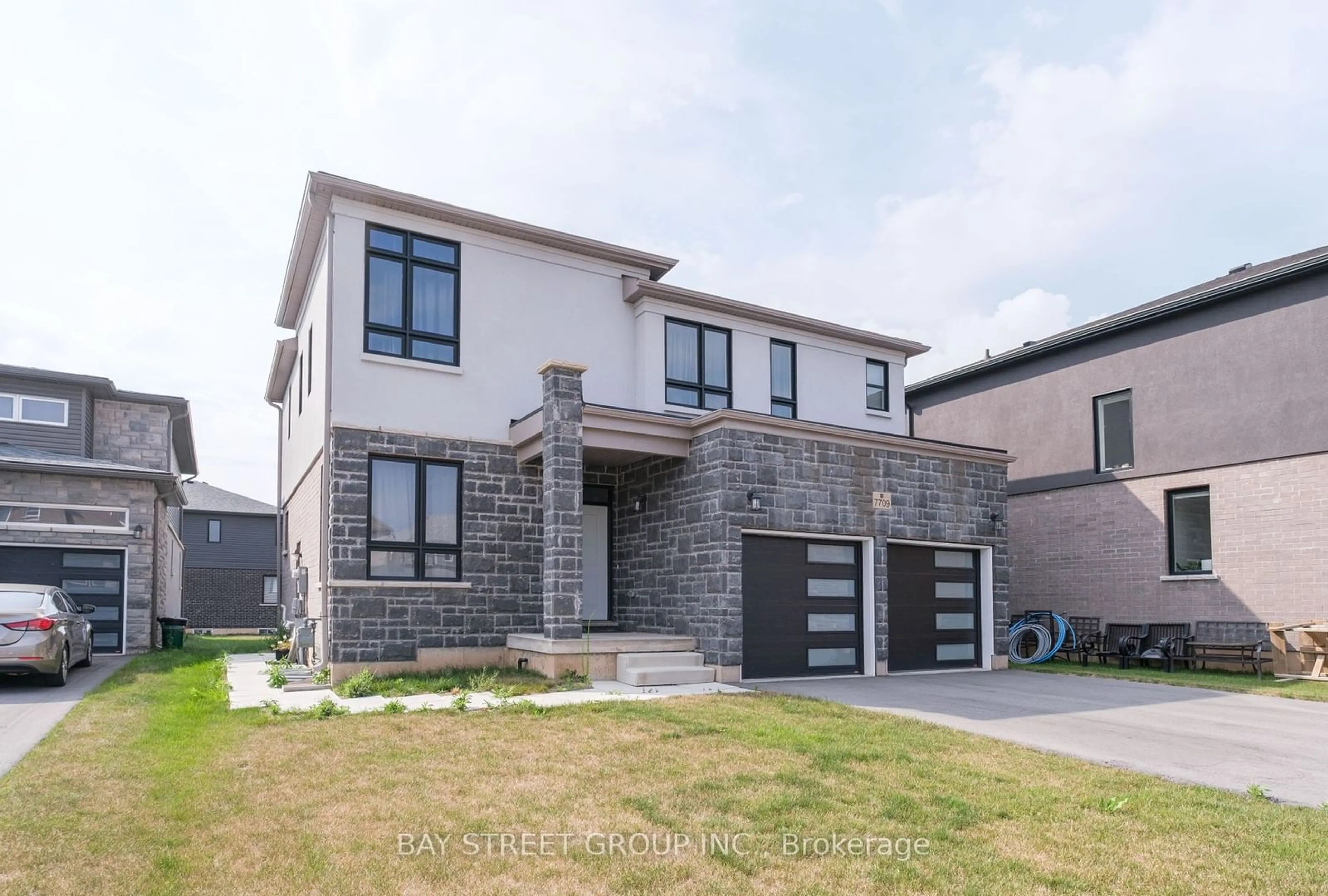 Home with brick exterior material for 7709 Secretariat Crt, Niagara Falls Ontario L2H 3V3