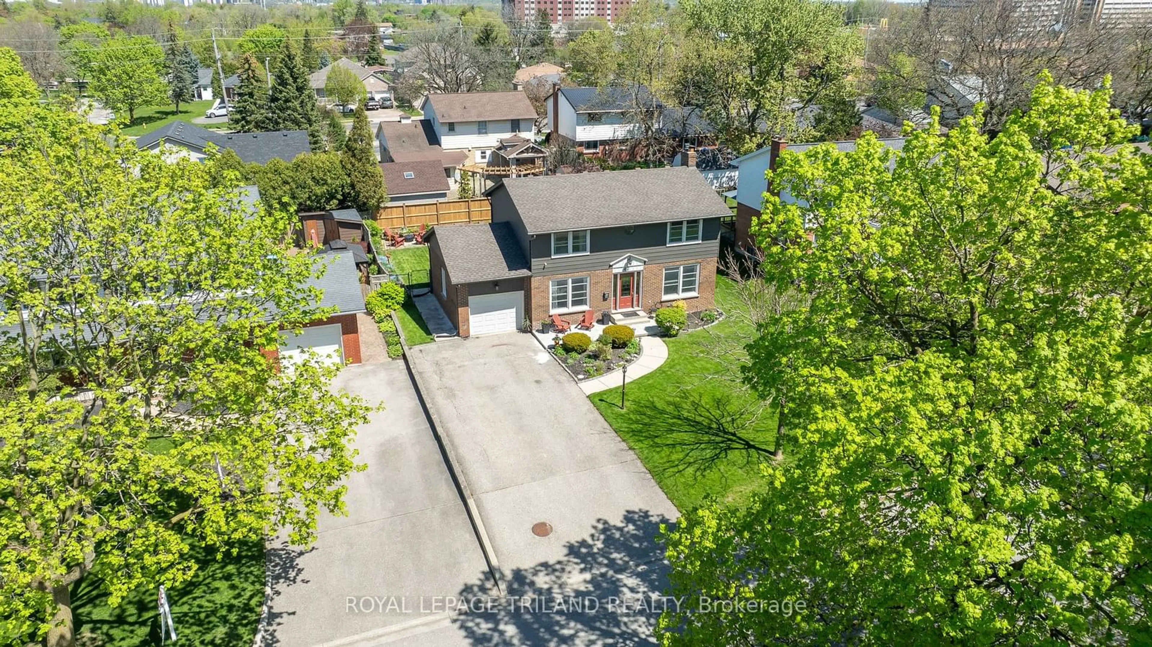 Frontside or backside of a home for 42 TORRINGTON Cres, London Ontario N6C 2V9