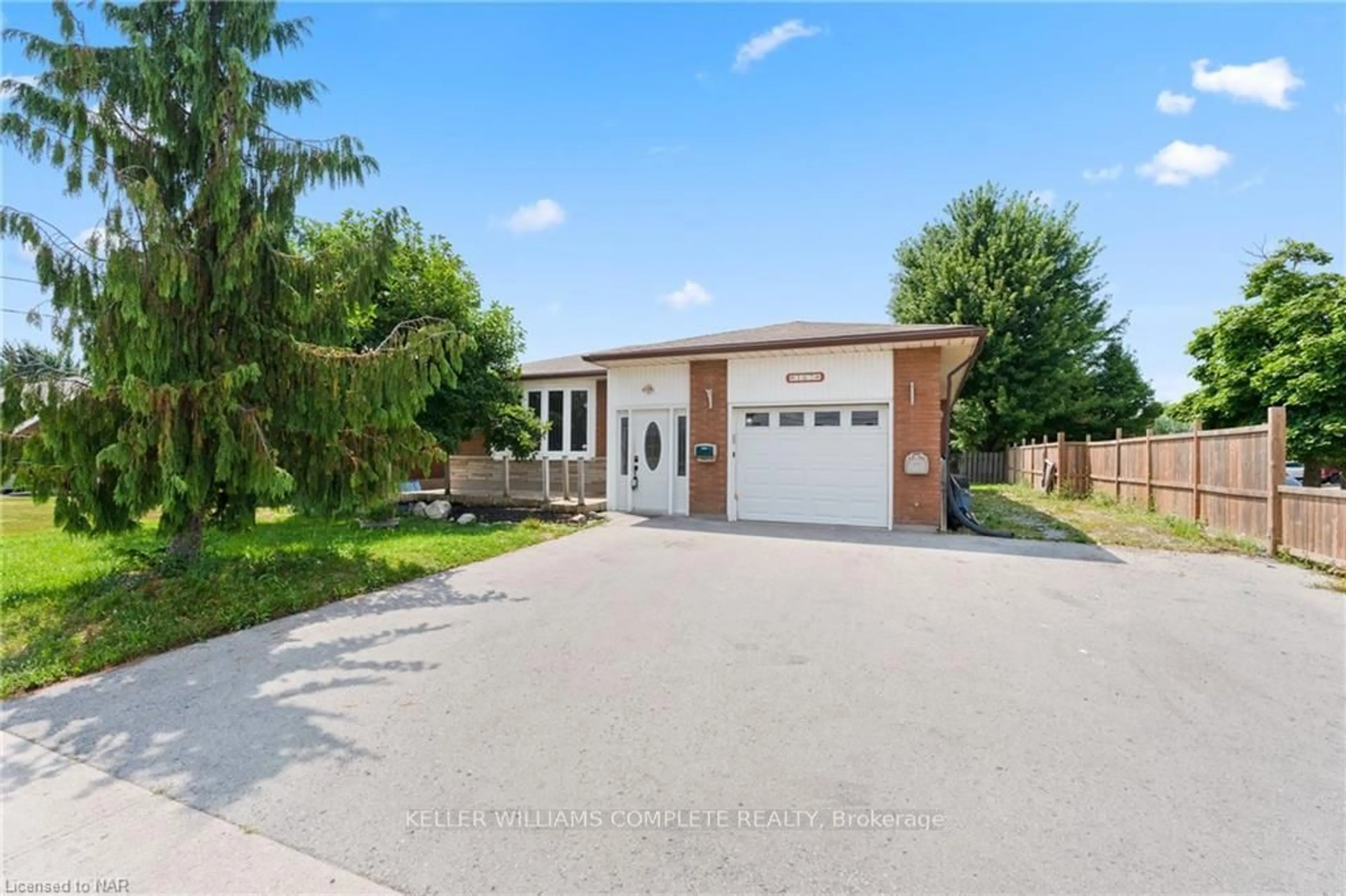 Frontside or backside of a home for 167 Wellington St, Welland Ontario L3B 3N2