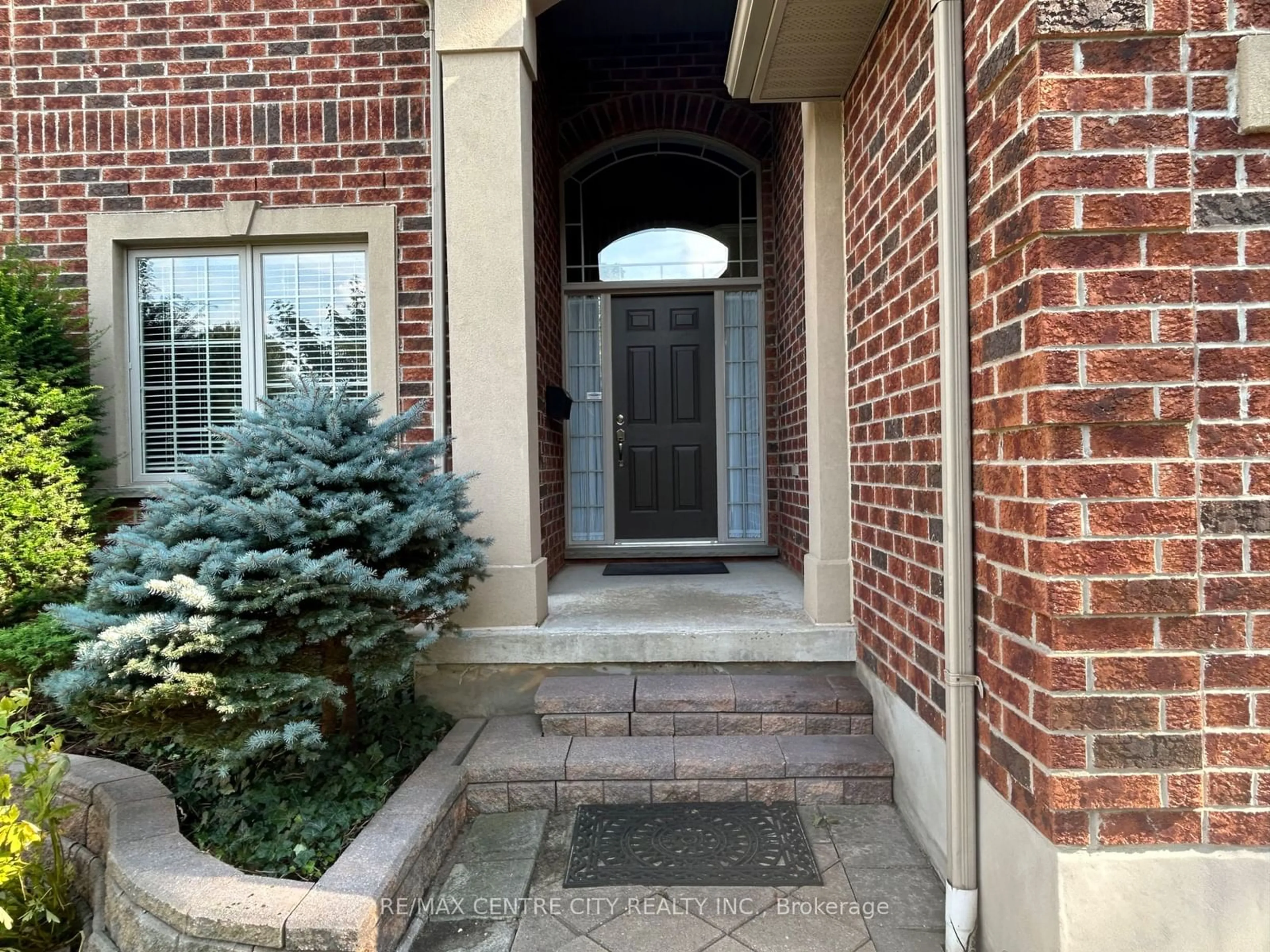 Indoor entryway for 371 Richmeadow Rd, London Ontario N6H 5T2